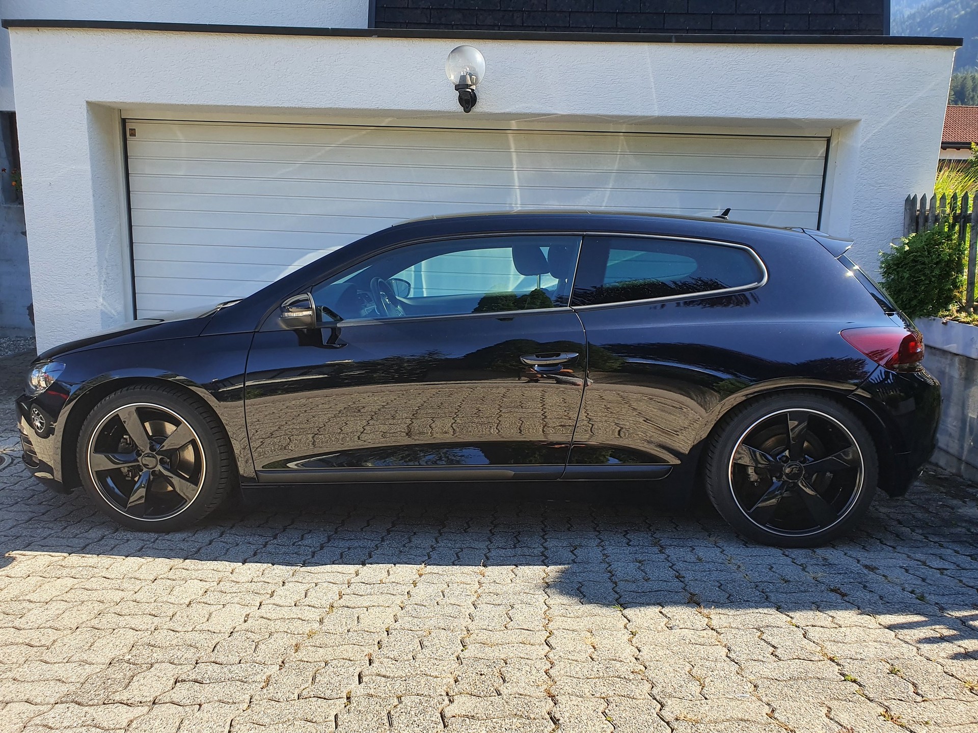 VW Scirocco 2.0 TSI DSG-image-4