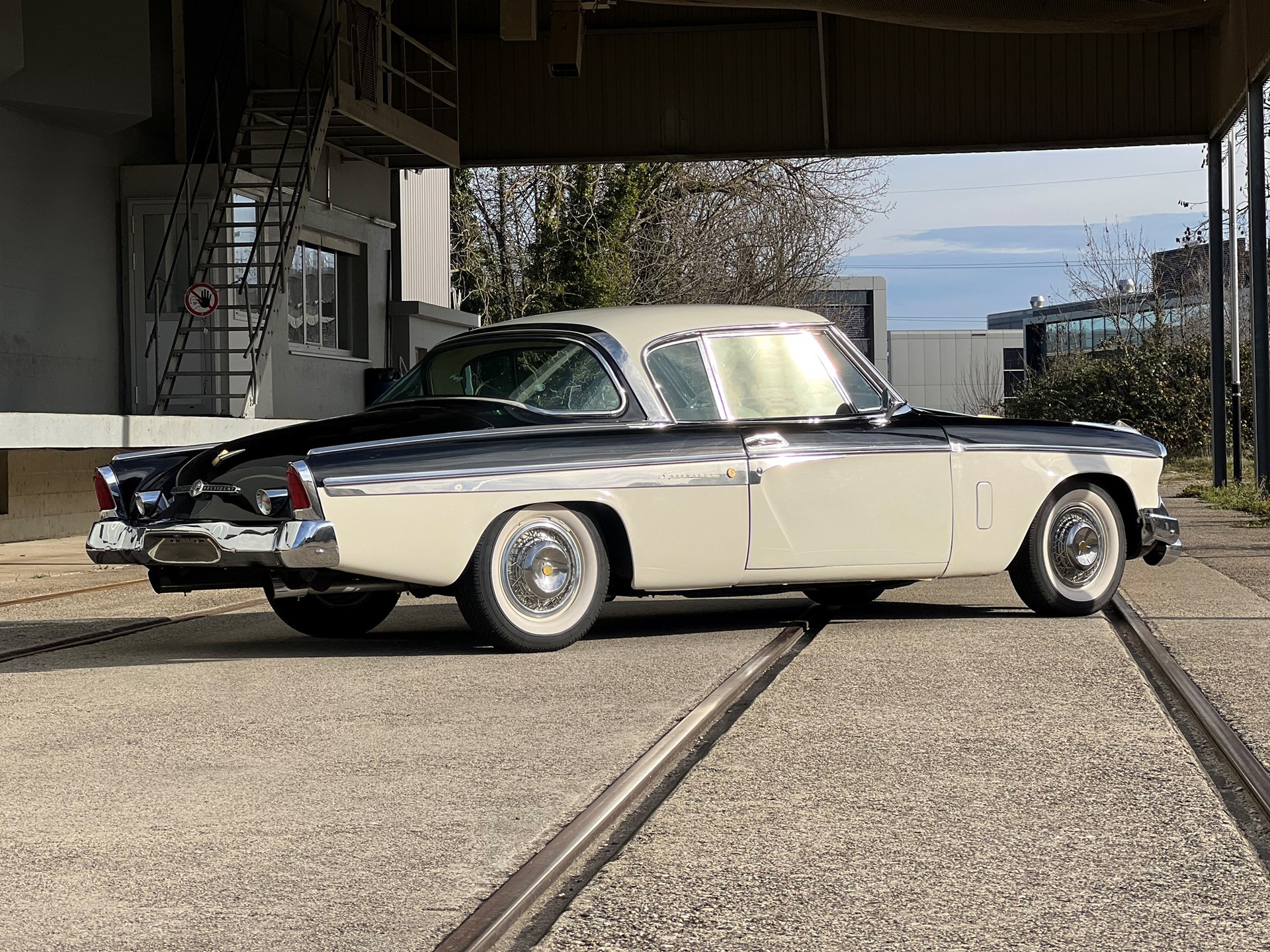 STUDEBAKER Speedster President-image-1