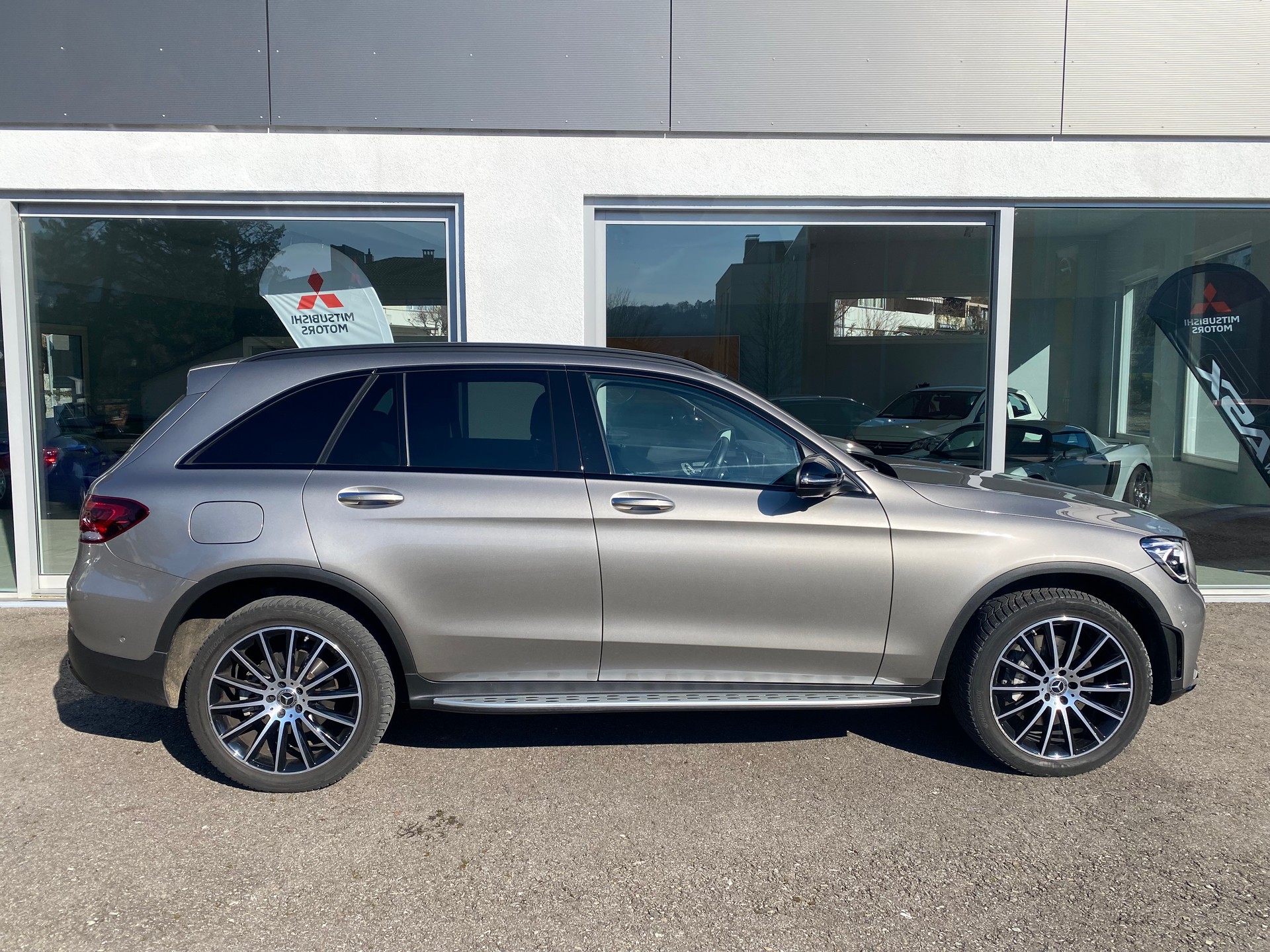MERCEDES-BENZ GLC 300 de AMG Line 4Matic 9G-Tronic-image-3