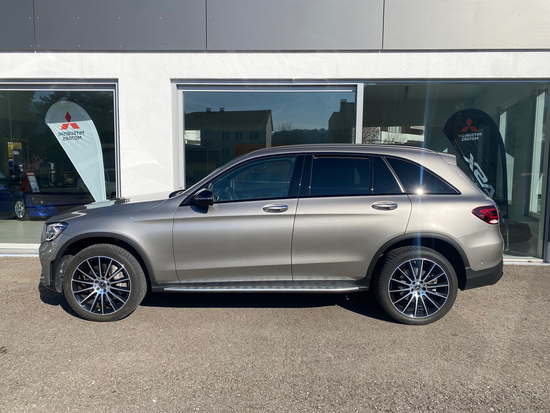 MERCEDES-BENZ GLC 300 de AMG Line 4Matic 9G-Tronic-image-2
