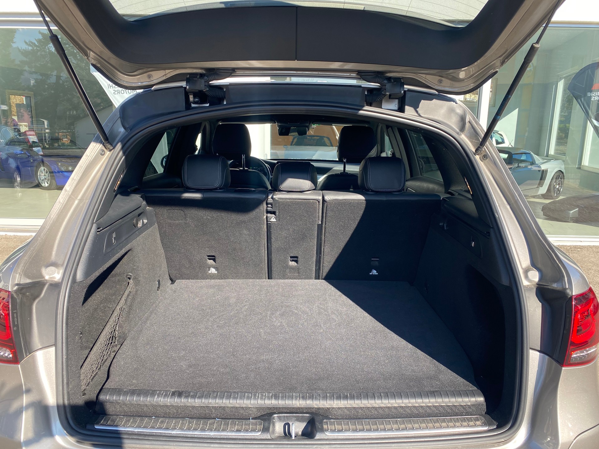 MERCEDES-BENZ GLC 300 de AMG Line 4Matic 9G-Tronic-image-5