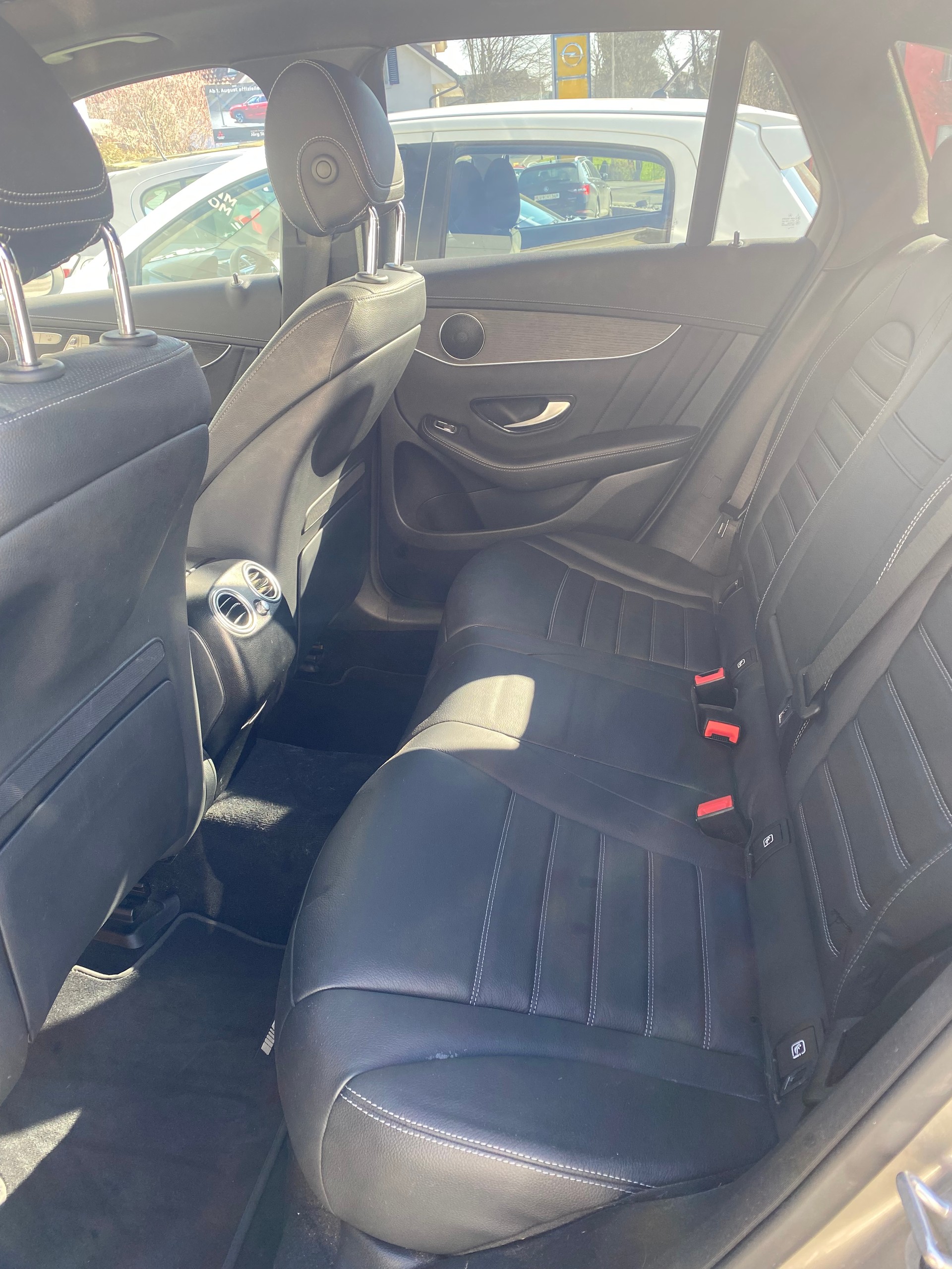 MERCEDES-BENZ GLC 300 de AMG Line 4Matic 9G-Tronic-image-12