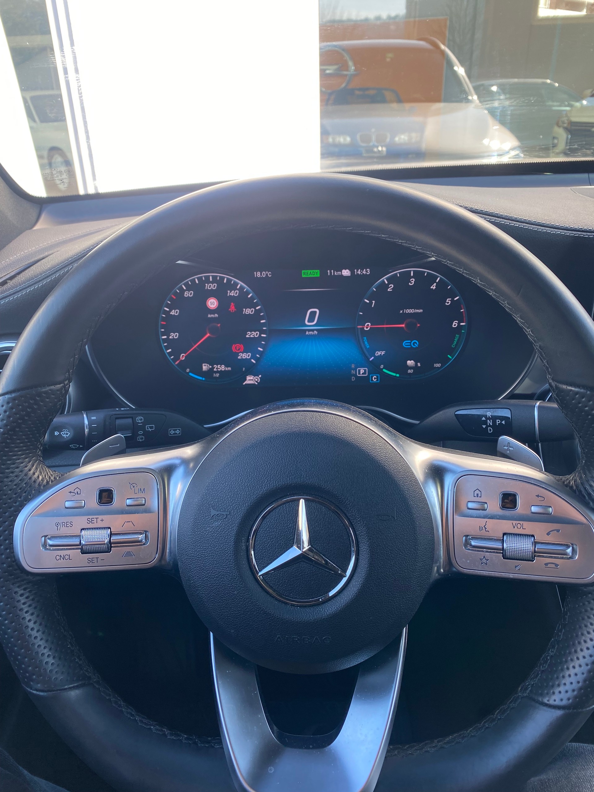 MERCEDES-BENZ GLC 300 de AMG Line 4Matic 9G-Tronic-image-6
