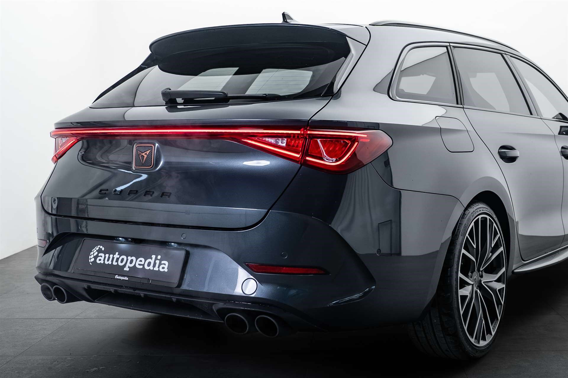 CUPRA LEON ST 2.0 TSI 310PS VZ DSG 4Drive-image-3