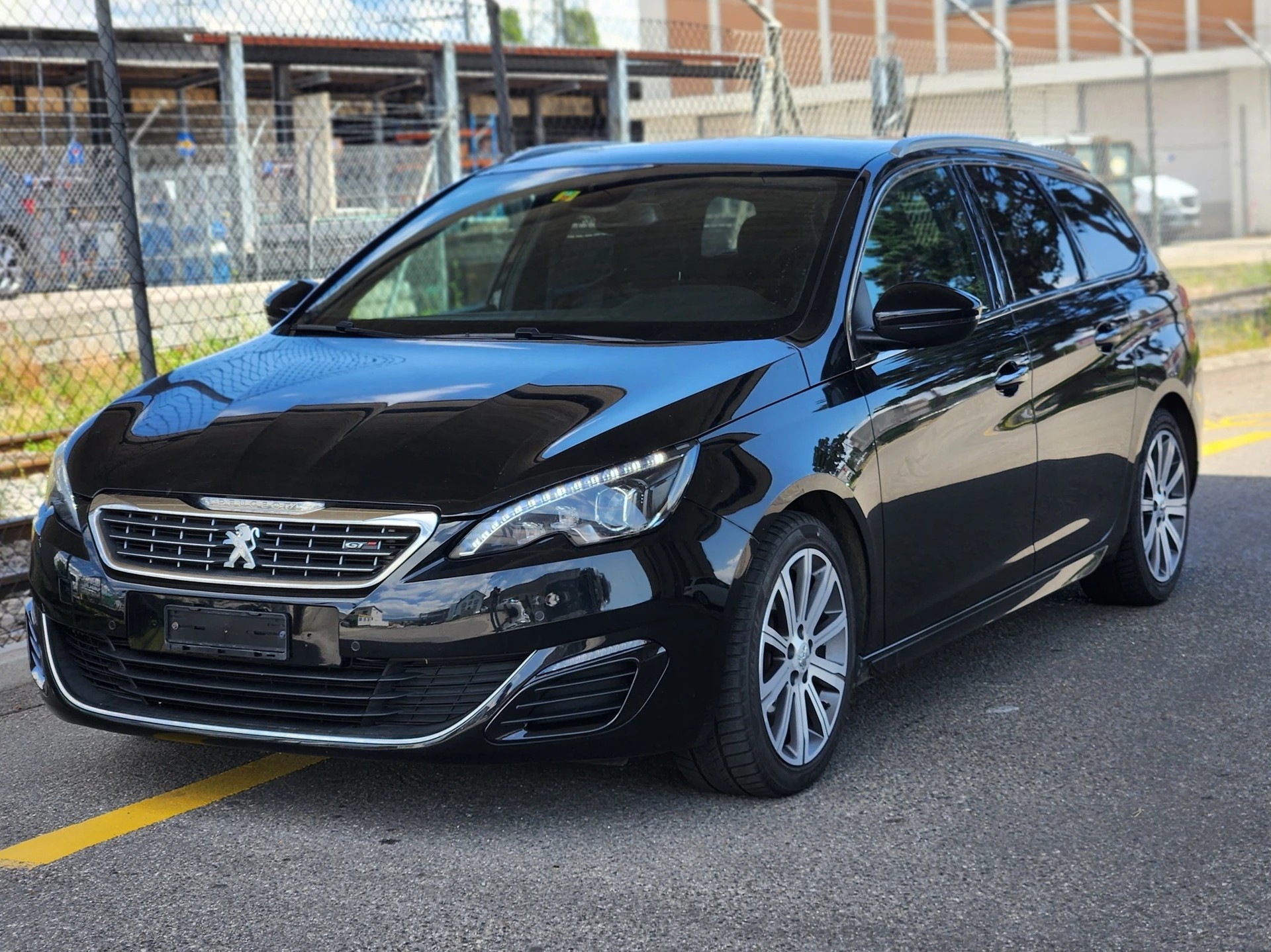 PEUGEOT 308 SW 1.6 eTHP GT-showroom-element-2