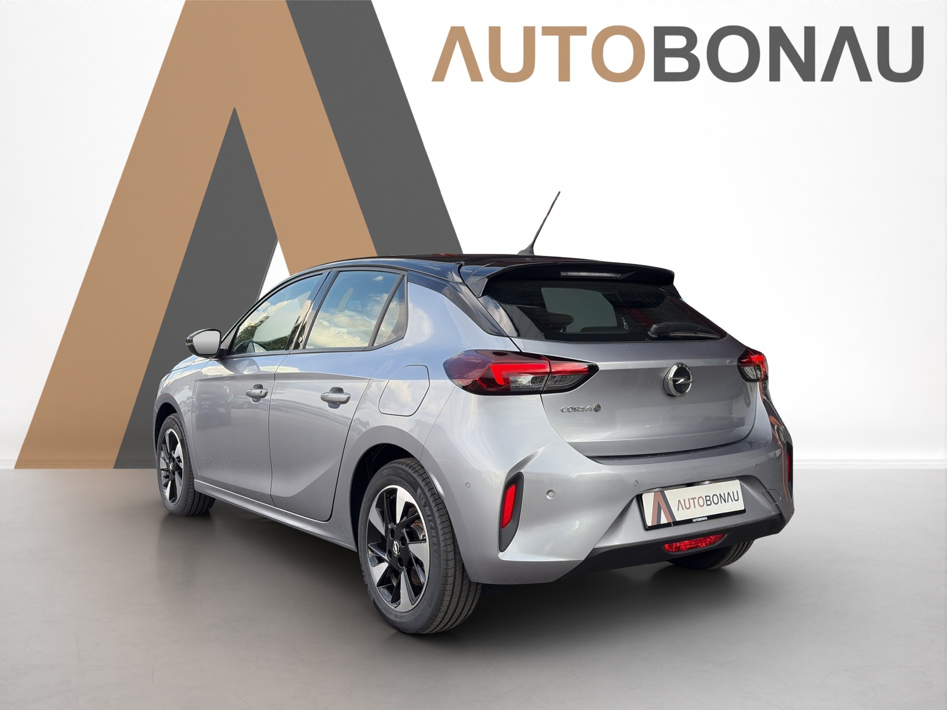 OPEL Corsa e-Elegance-showroom-element-2