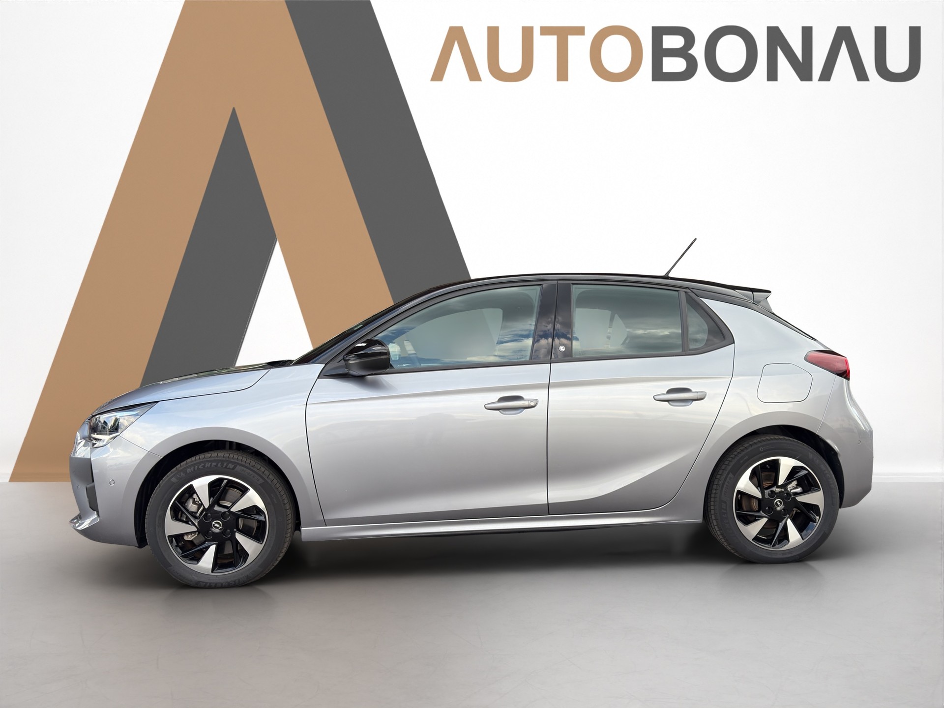 OPEL Corsa e-Elegance-showroom-element-1