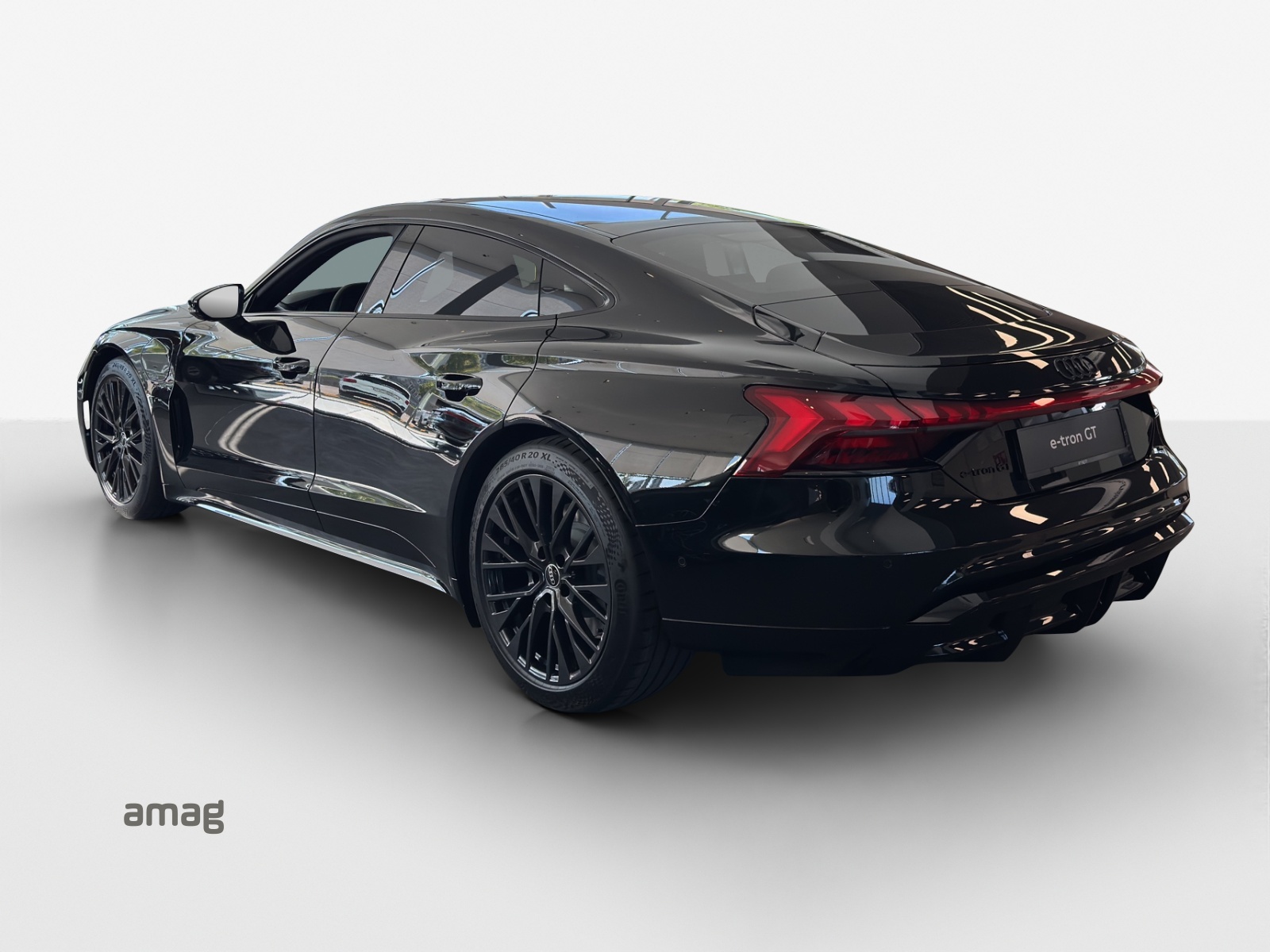 AUDI e-tron GT quattro-showroom-element-2