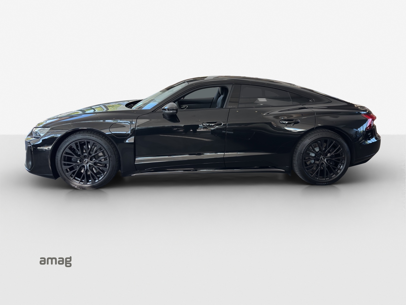 AUDI e-tron GT quattro-showroom-element-1