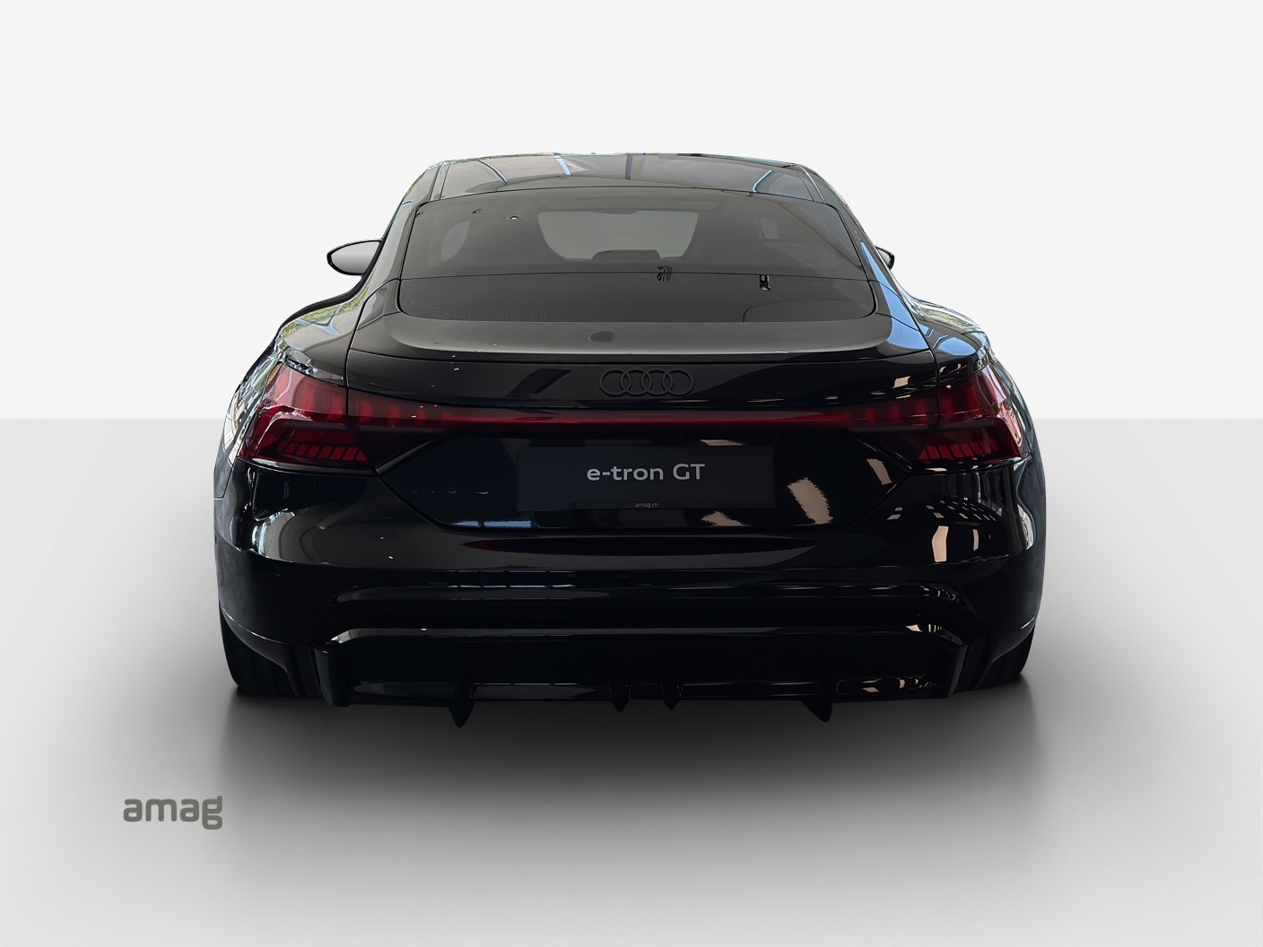 AUDI e-tron GT quattro-showroom-element-3