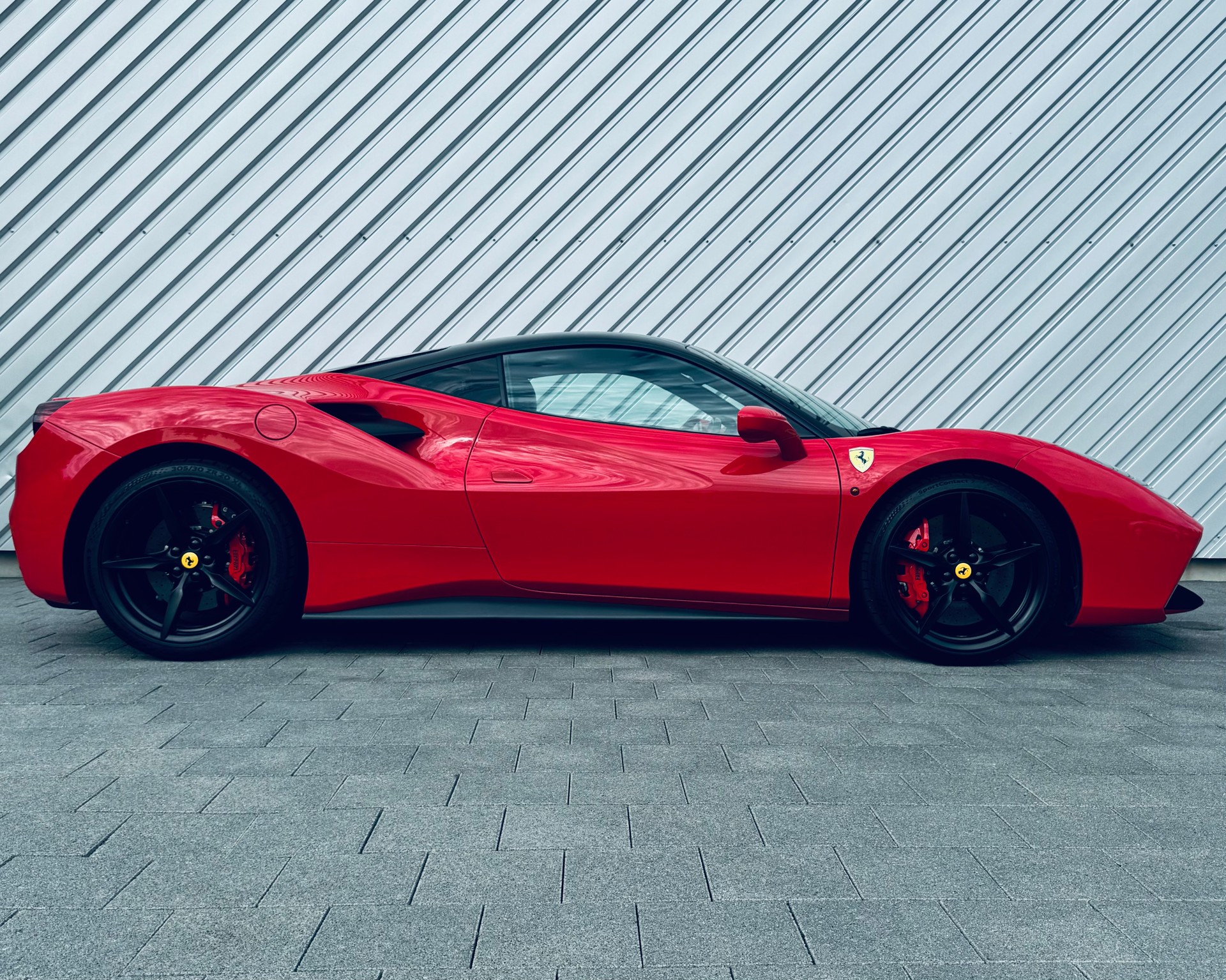 FERRARI 488 GTB 3.9 V8-showroom-element-1