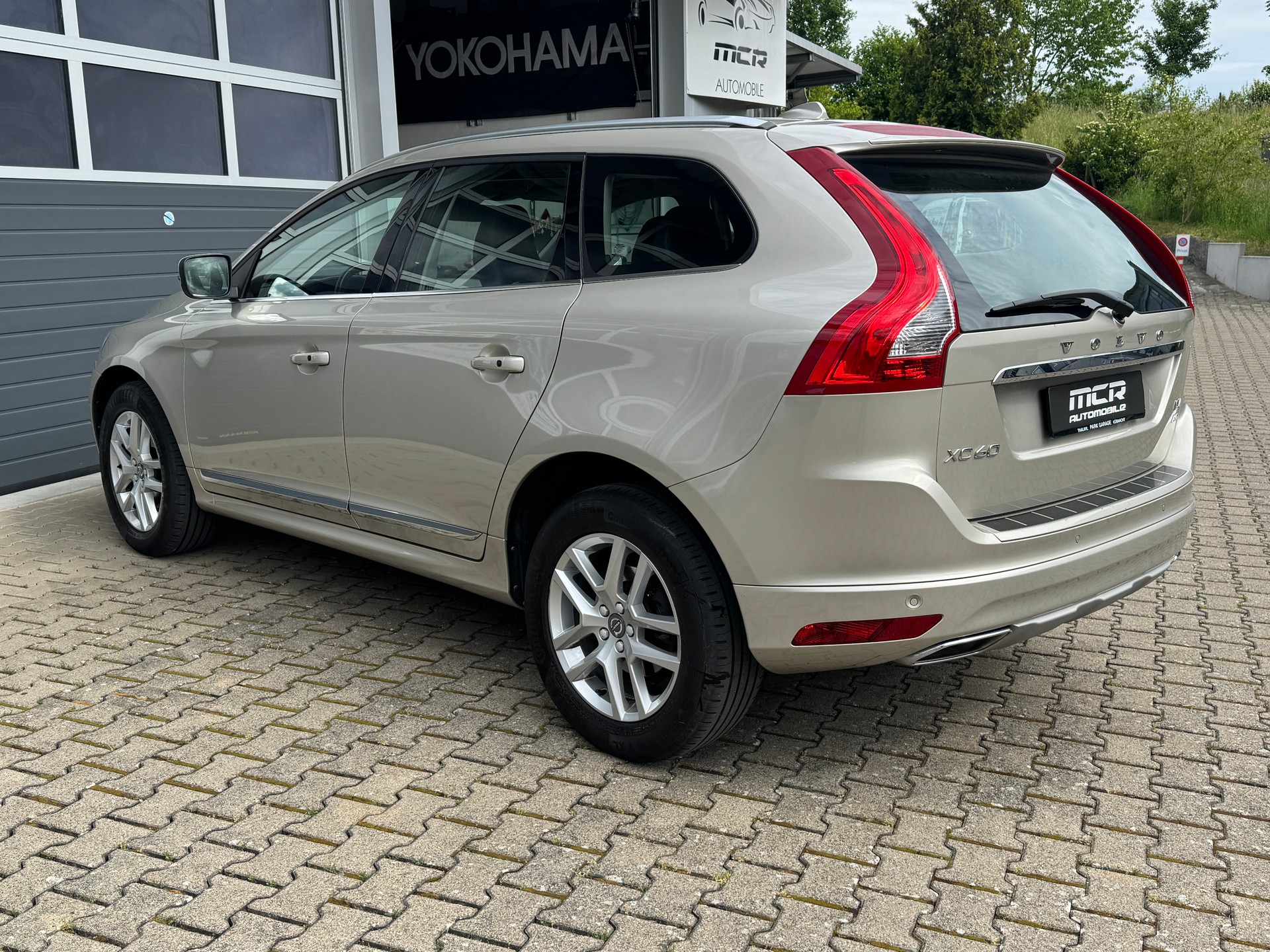 VOLVO XC60 D4 AWD Summum Geartronic-showroom-element-1