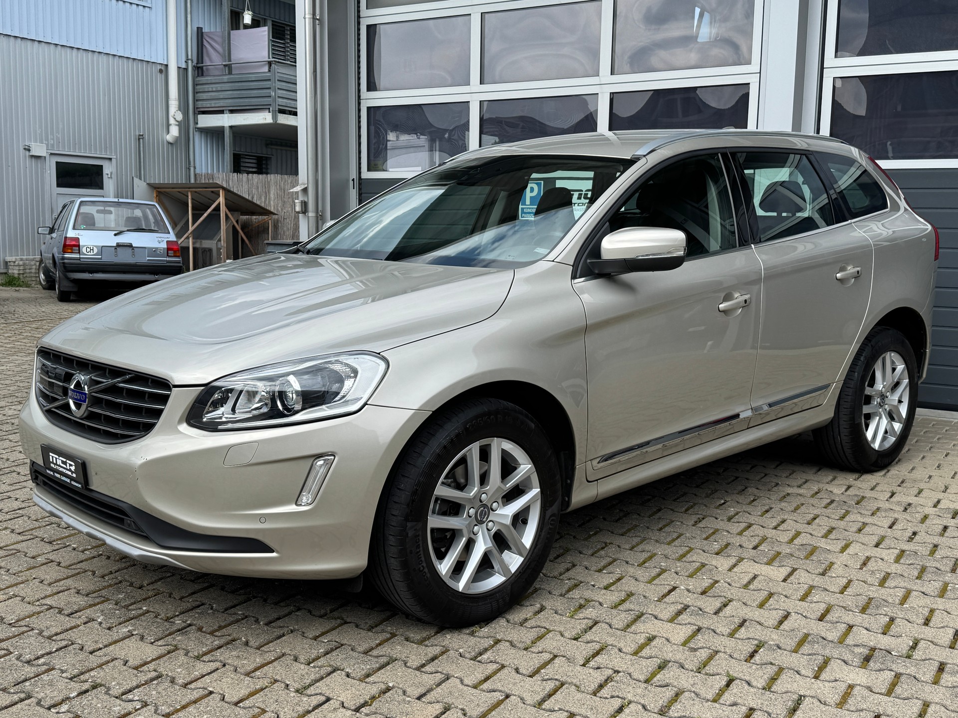 VOLVO XC60 D4 AWD Summum Geartronic-showroom-element-2