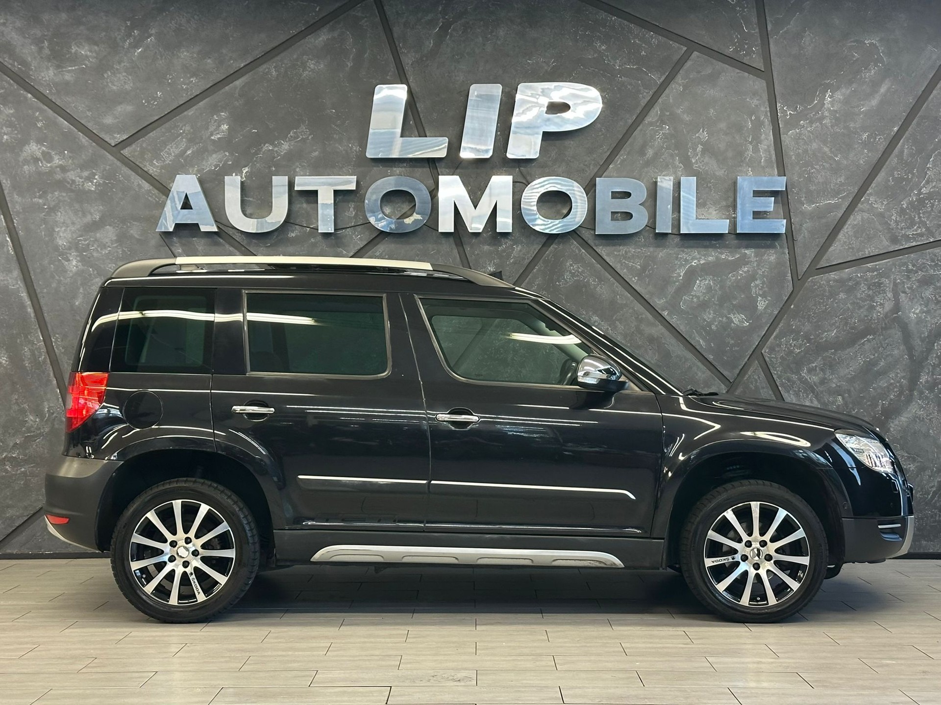 SKODA Yeti 1.2 TSI Elegance DSG-showroom-element-3