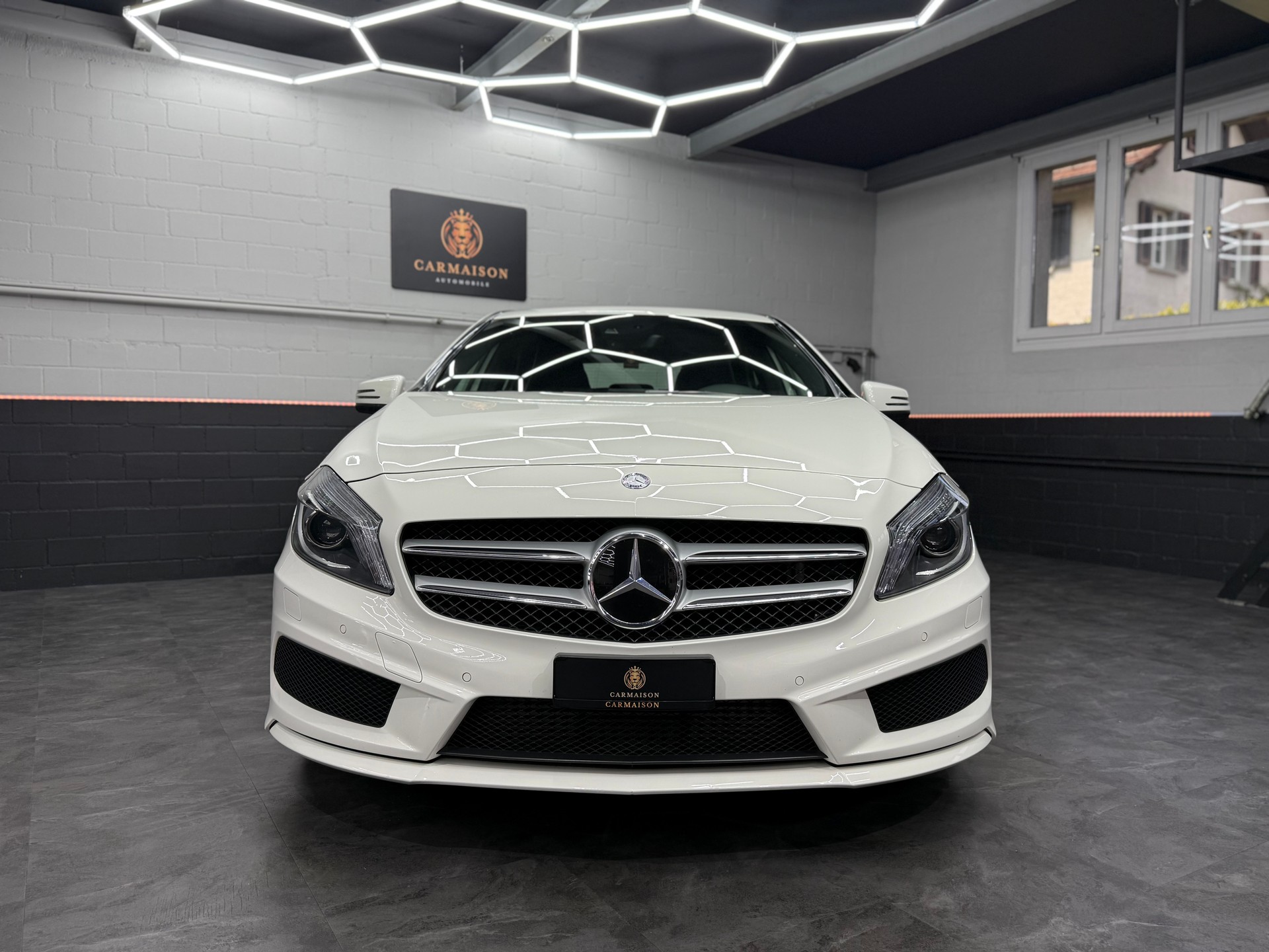 MERCEDES-BENZ A 220 CDI AMG Line 7G-DCT-showroom-element-1