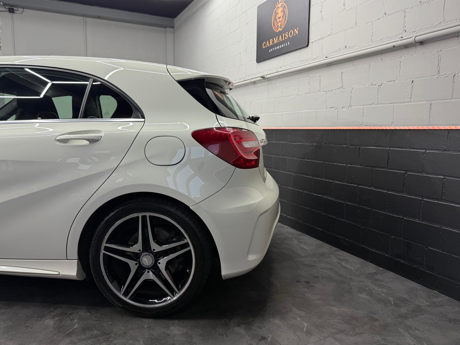 MERCEDES-BENZ A 220 CDI AMG Line 7G-DCT-showroom-element-3