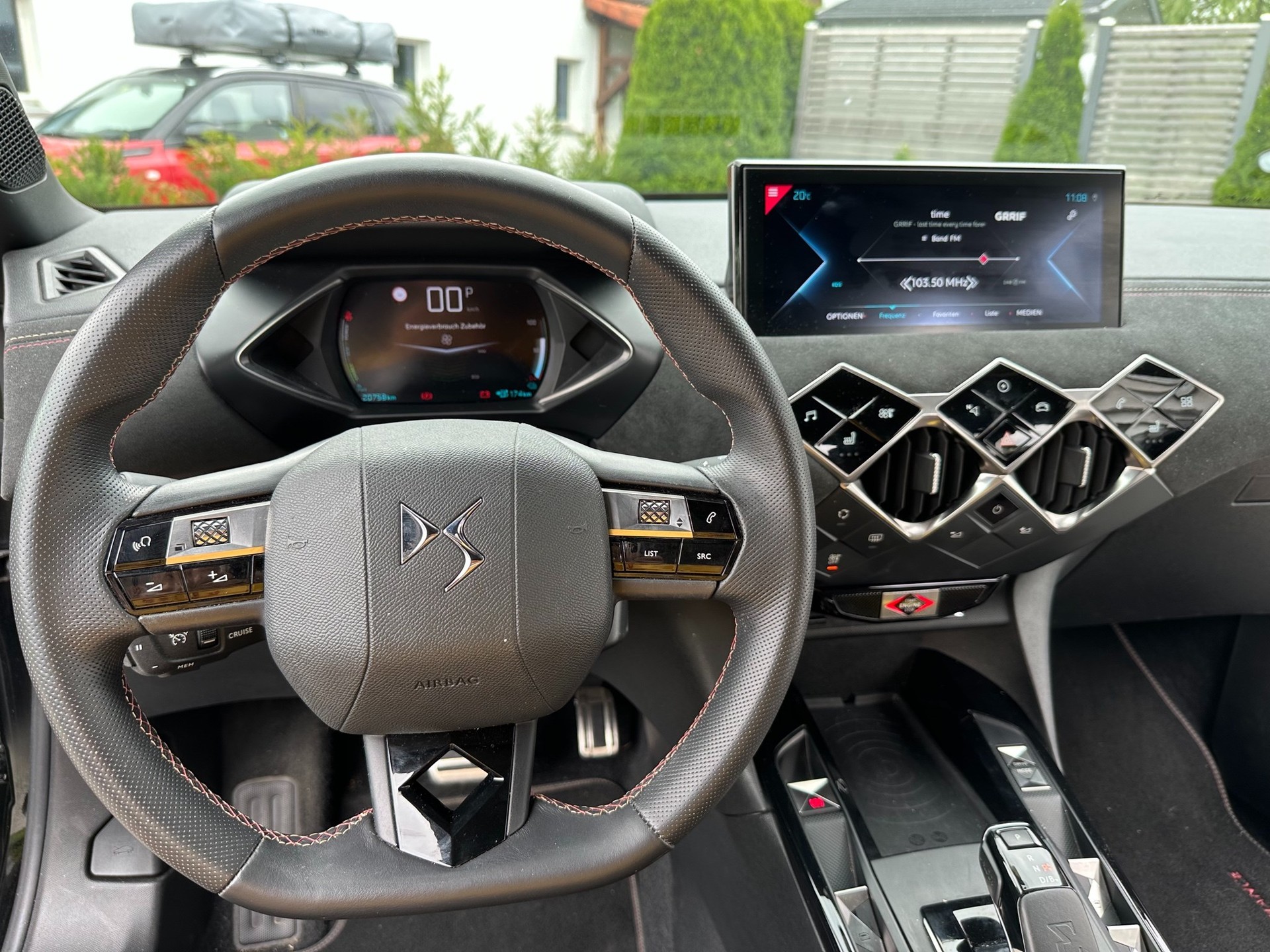 DS AUTOMOBILES DS 3 Crossback E-Tense 136 Performance Line-image-1