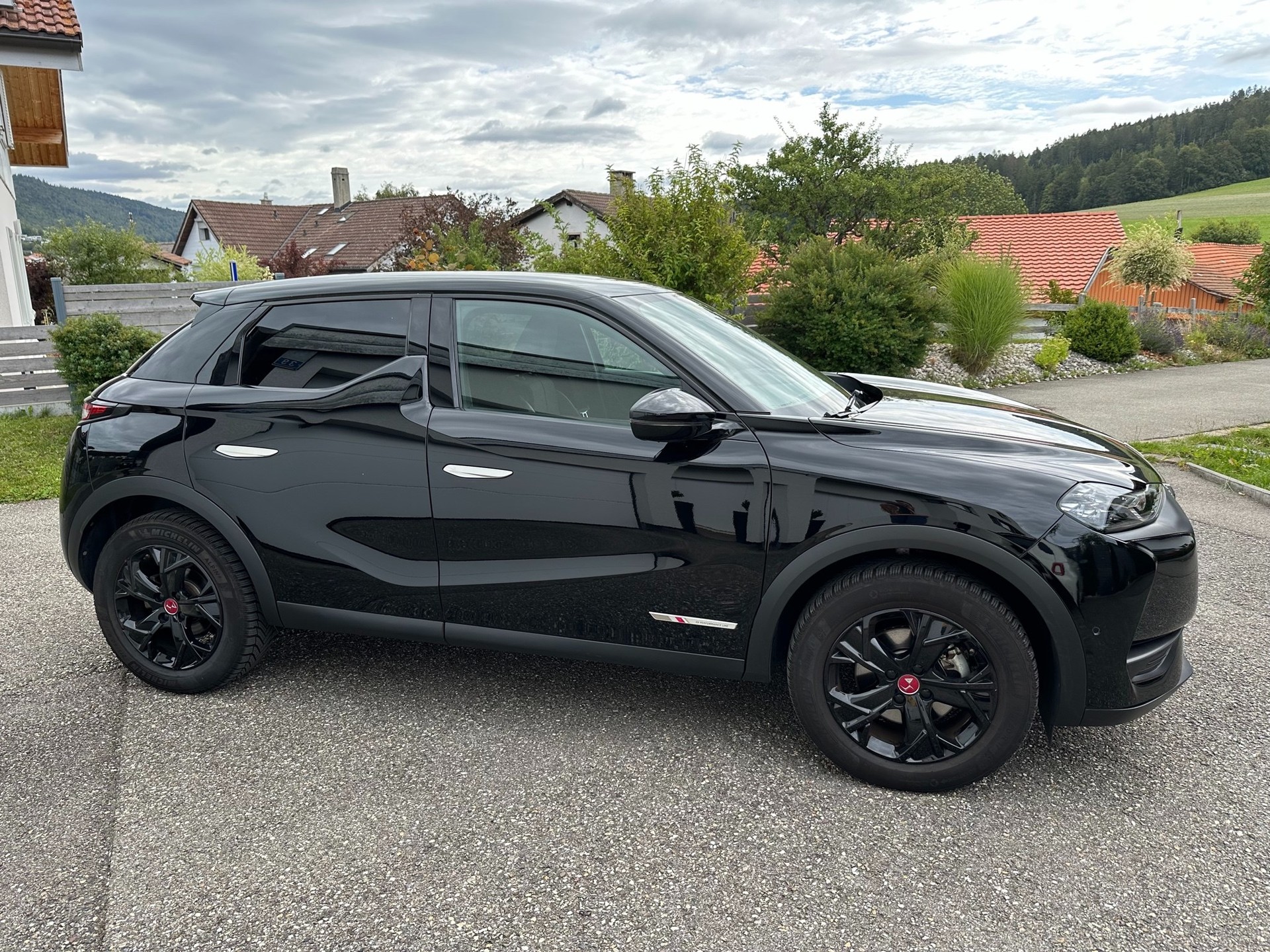 DS AUTOMOBILES DS 3 Crossback E-Tense 136 Performance Line-image-3