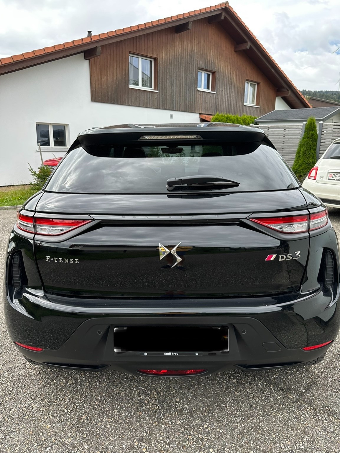 DS AUTOMOBILES DS 3 Crossback E-Tense 136 Performance Line-image-4