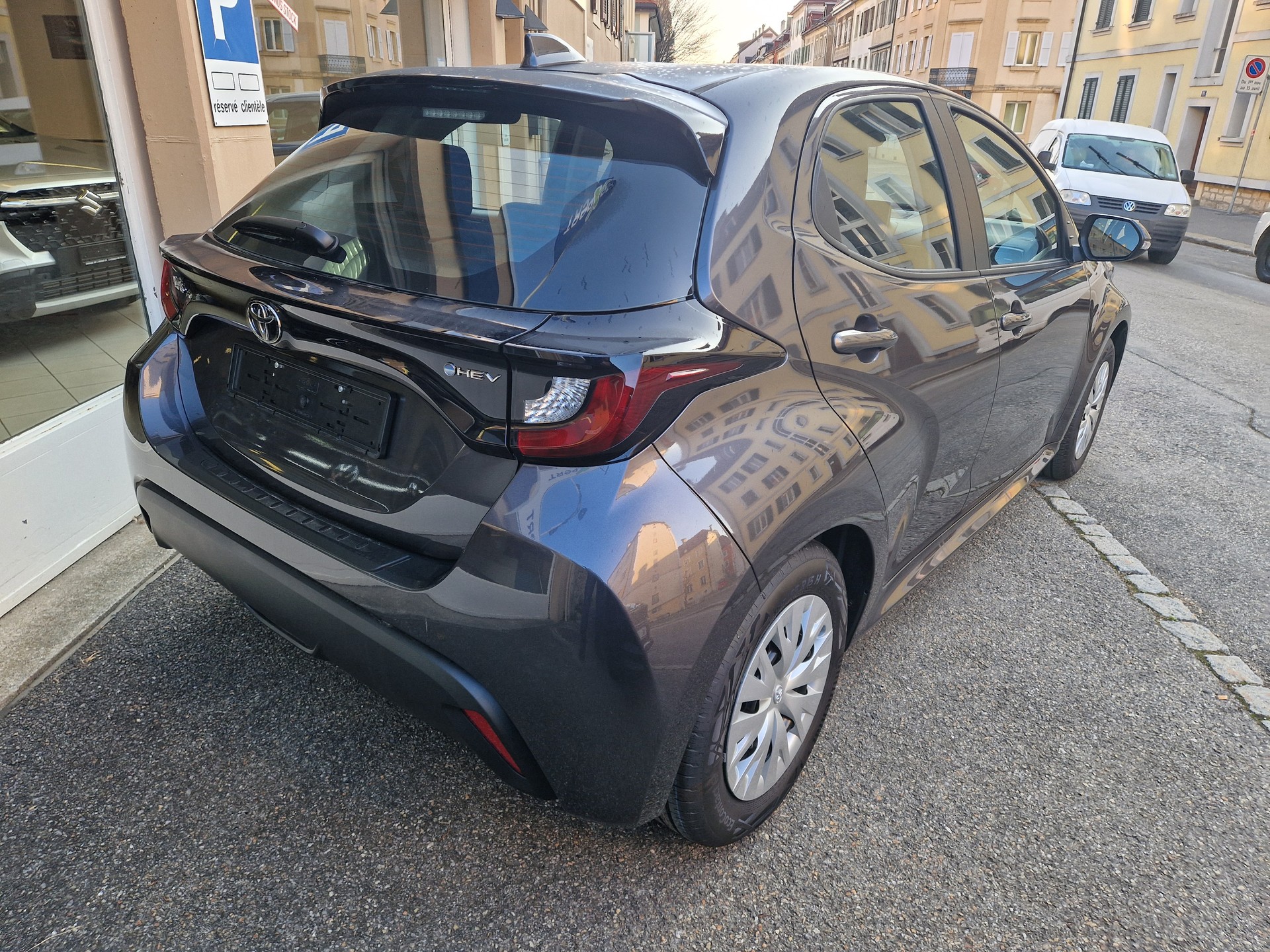 TOYOTA Yaris 1.5 Comfort e-CVT-image-1