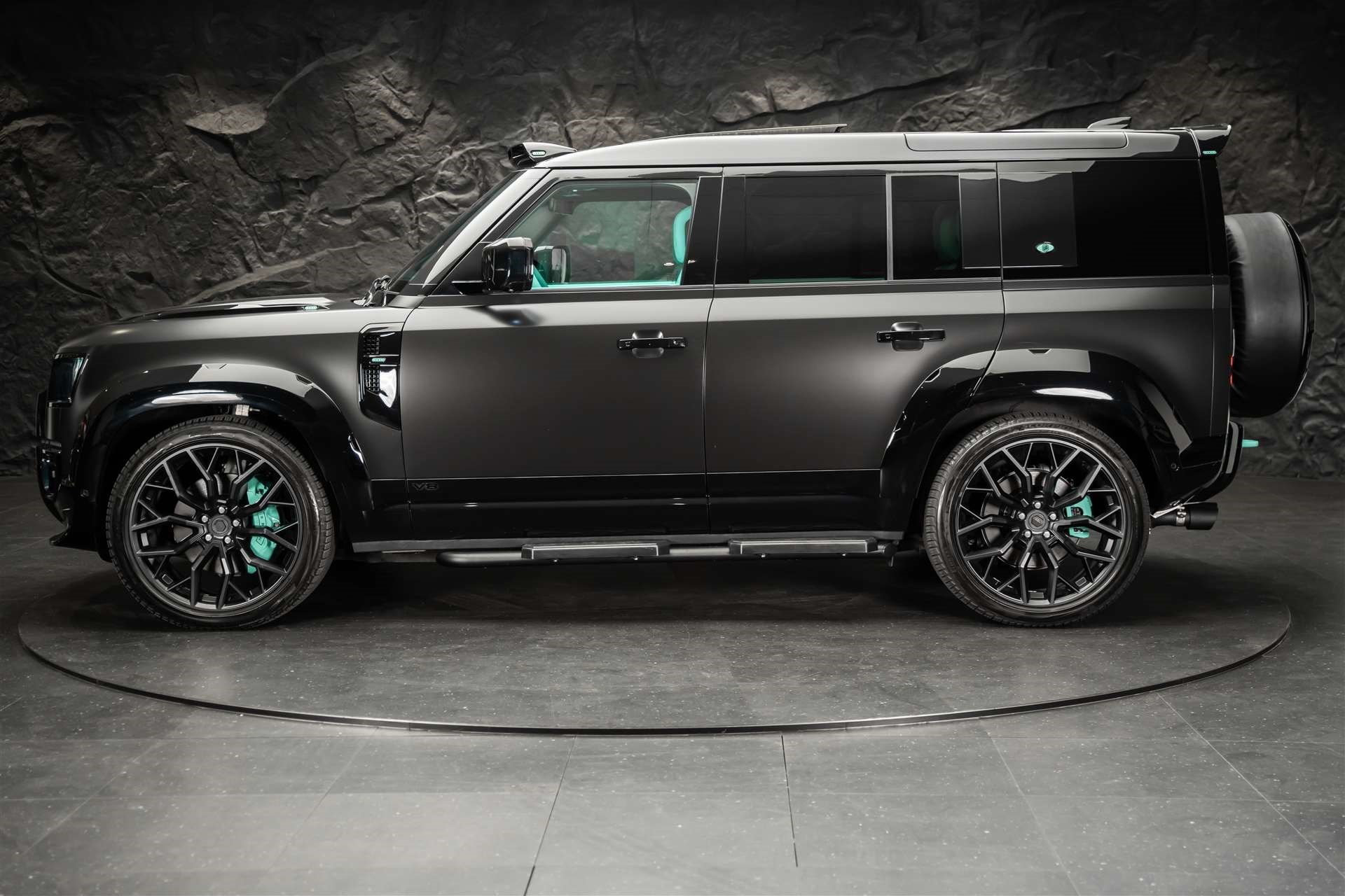 LAND ROVER Defender 110 525 V8 5.0 AT8 *URBAN*-showroom-element-1