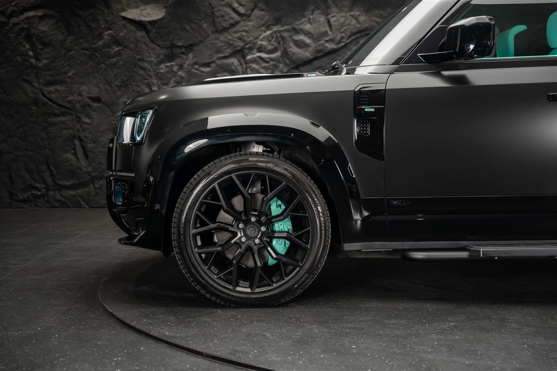 LAND ROVER Defender 110 525 V8 5.0 AT8 *URBAN* Tiffany Edition*-image-16