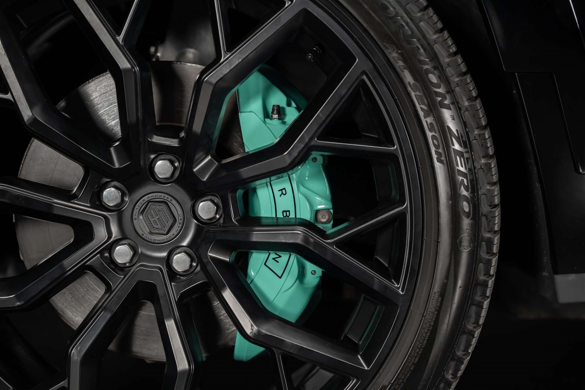 LAND ROVER Defender 110 525 V8 5.0 AT8 *URBAN* Tiffany Edition*-image-17