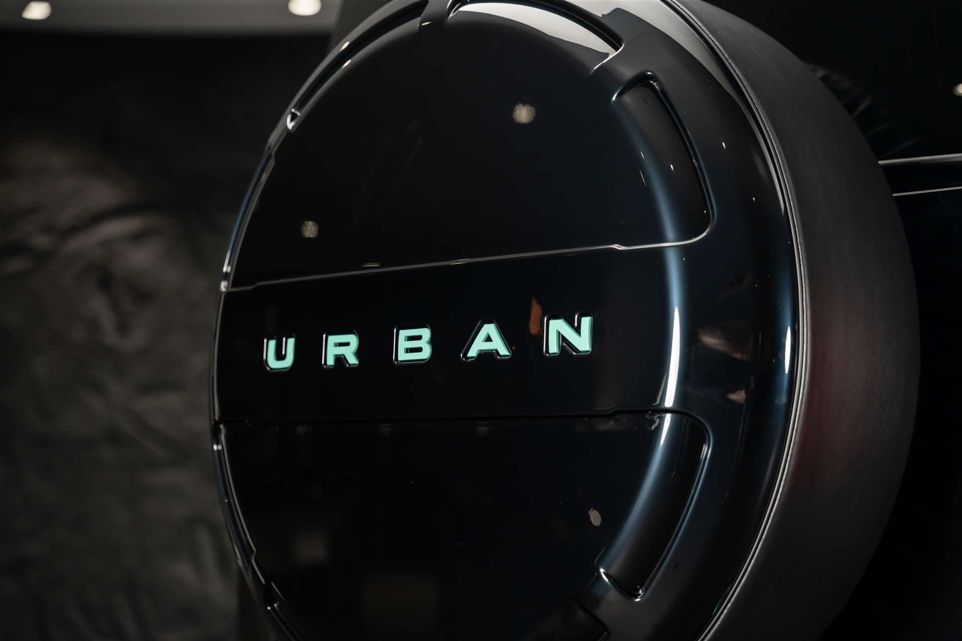 LAND ROVER Defender 110 525 V8 5.0 AT8 *URBAN* Tiffany Edition*-image-18