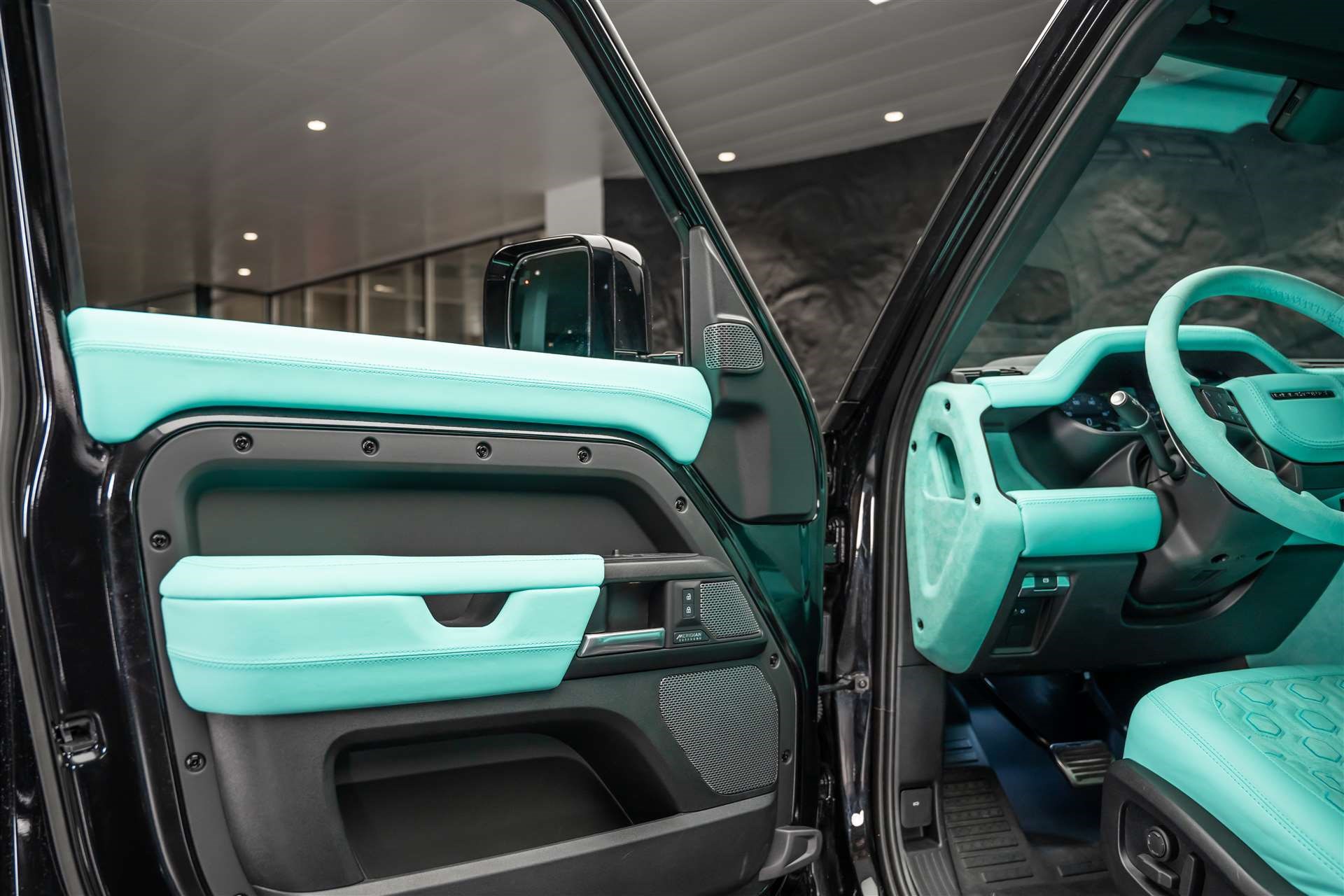 LAND ROVER Defender 110 525 V8 5.0 AT8 *URBAN* Tiffany Edition*-image-20