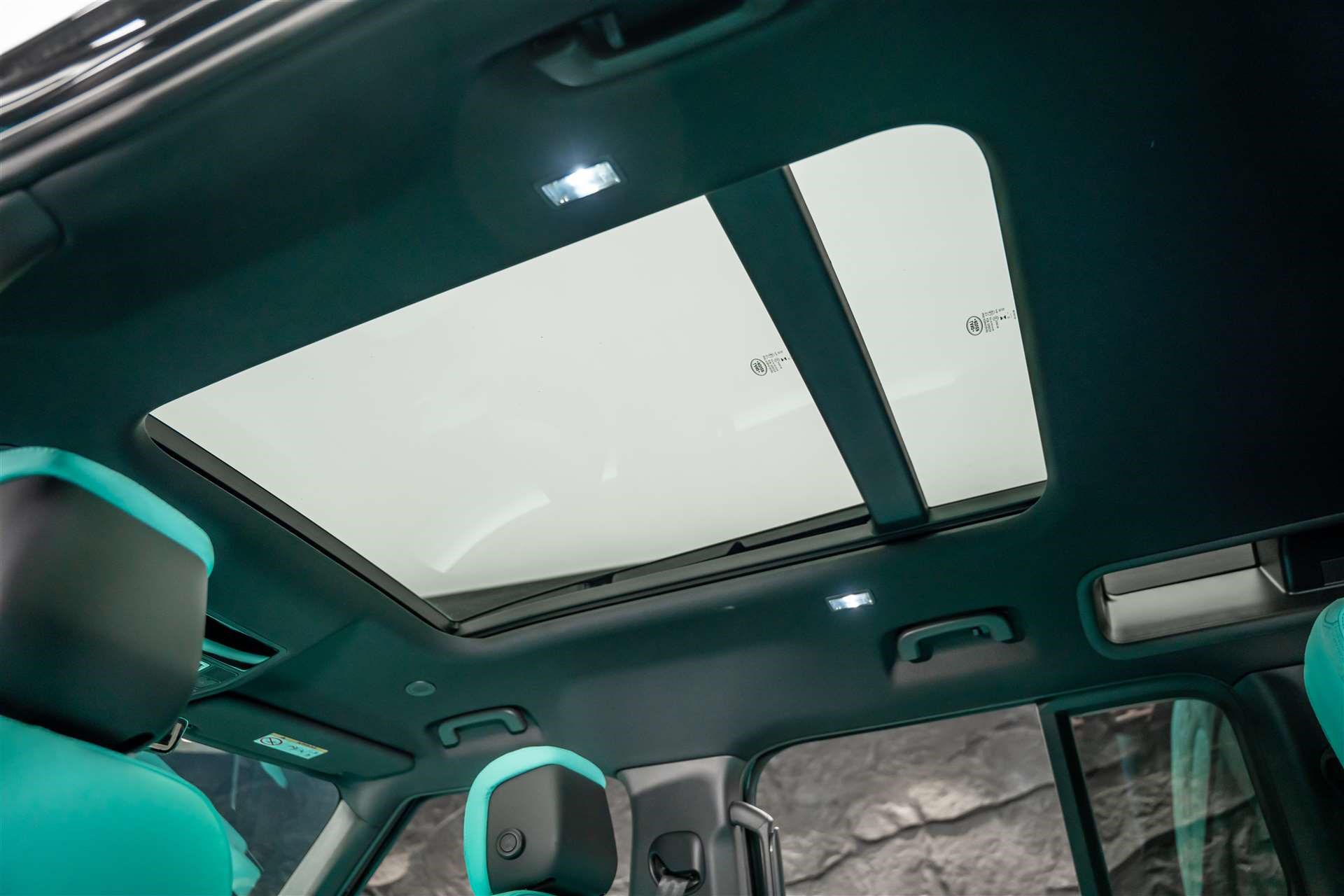 LAND ROVER Defender 110 525 V8 5.0 AT8 *URBAN* Tiffany Edition*-image-23