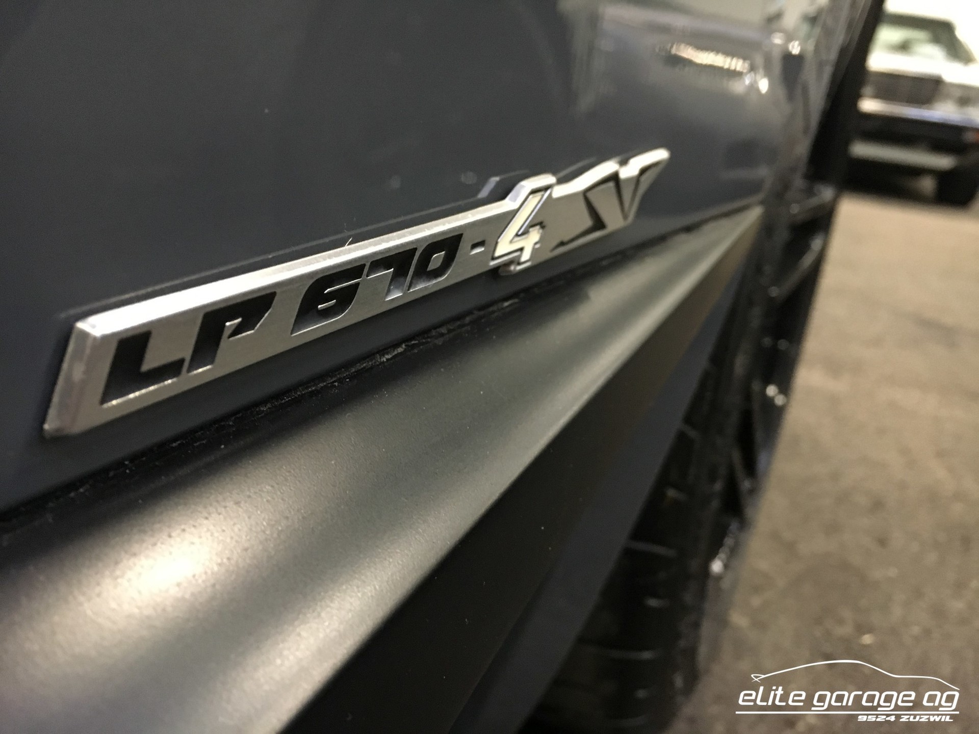 LAMBORGHINI Murciélago LP670-4 SV Cpé-image-13