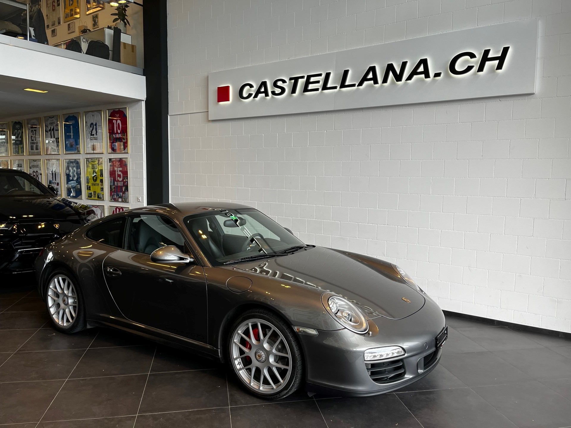 PORSCHE 911 Carrera 4 GTS