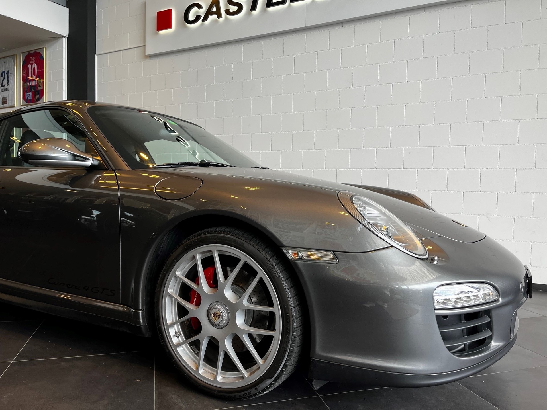PORSCHE 911 Carrera 4 GTS-showroom-element-1