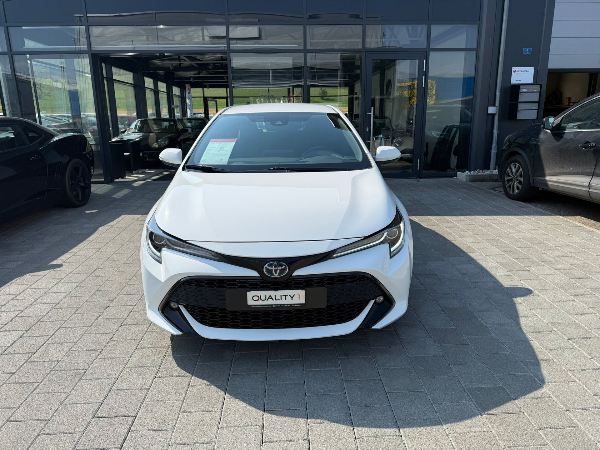TOYOTA Corolla 1.8 HSD Trend e-CVT-showroom-element-1