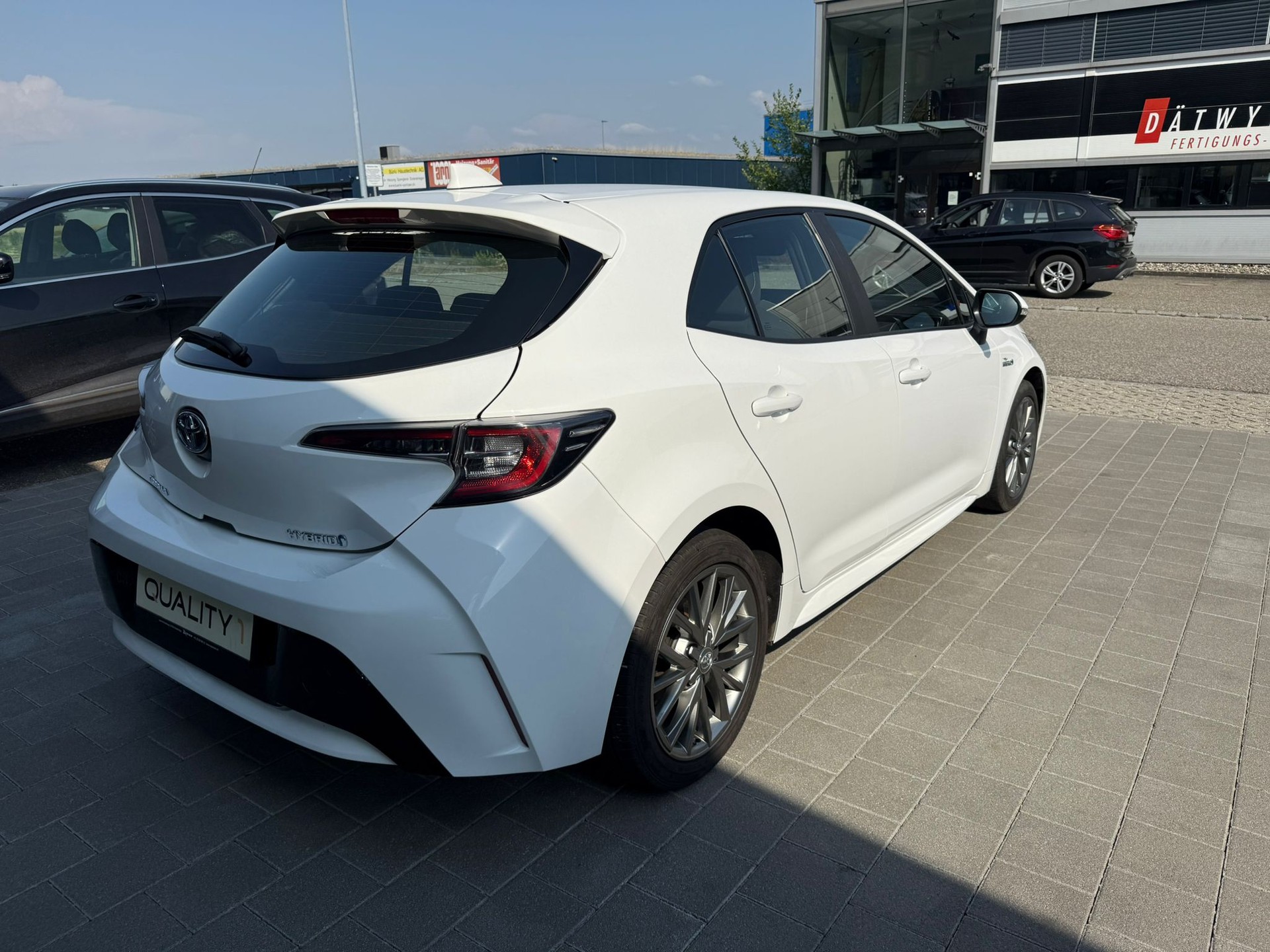TOYOTA Corolla 1.8 HSD Trend e-CVT-showroom-element-3