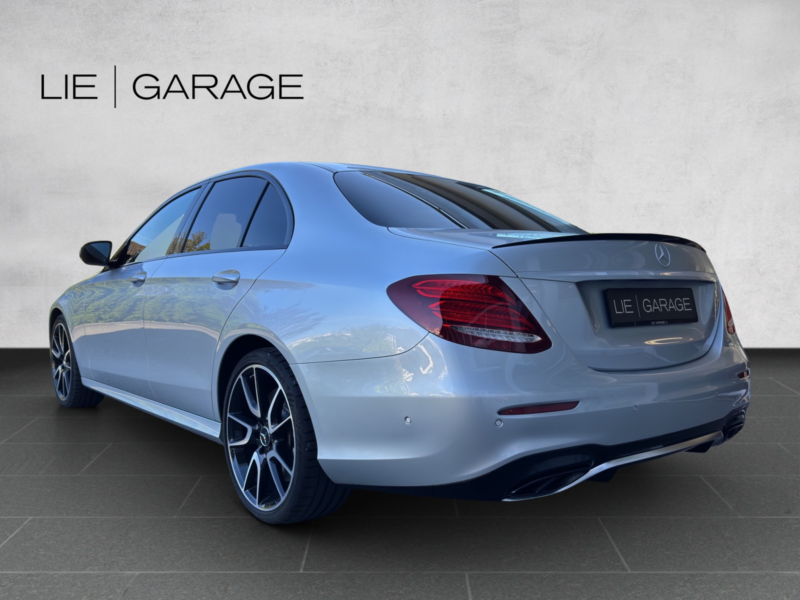 MERCEDES-BENZ E 43 AMG 4Matic 9G-Tronic-showroom-element-1