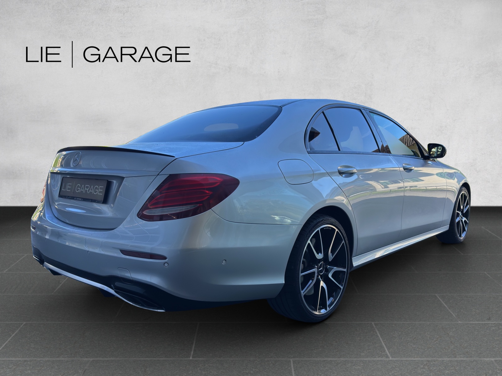 MERCEDES-BENZ E 43 AMG 4Matic 9G-Tronic-showroom-element-2