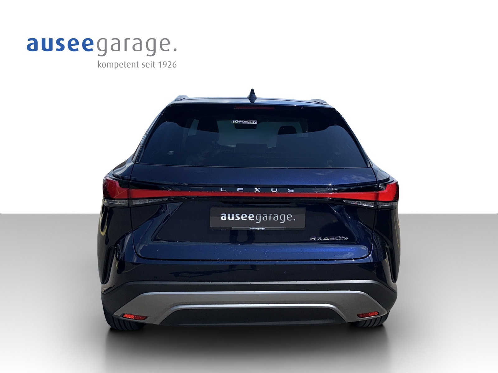 LEXUS 450h+ Excellence-showroom-element-3