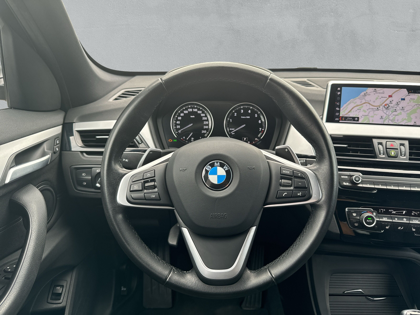 BMW X1 xDrive 20i Steptronic-image-15