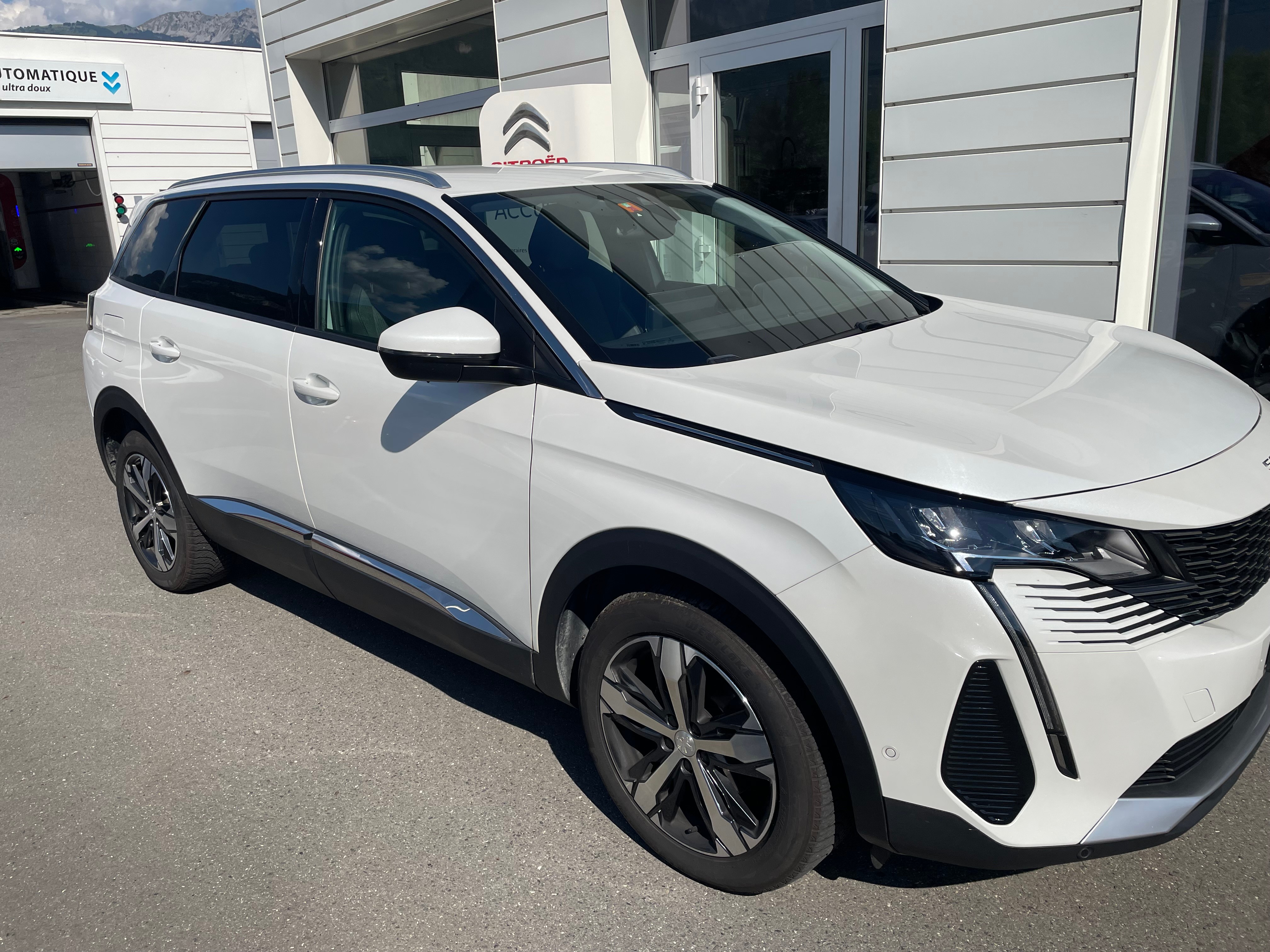 PEUGEOT 5008 1.2 Pure Tech (SUV / Gelndewagen)