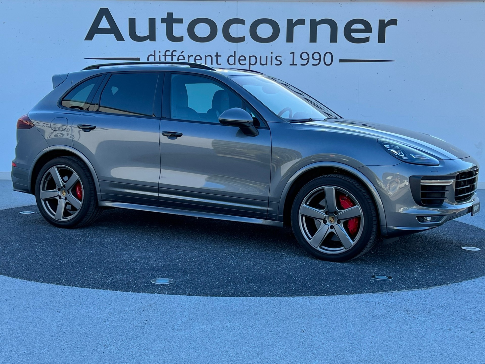 PORSCHE Cayenne GTS-showroom-element-2