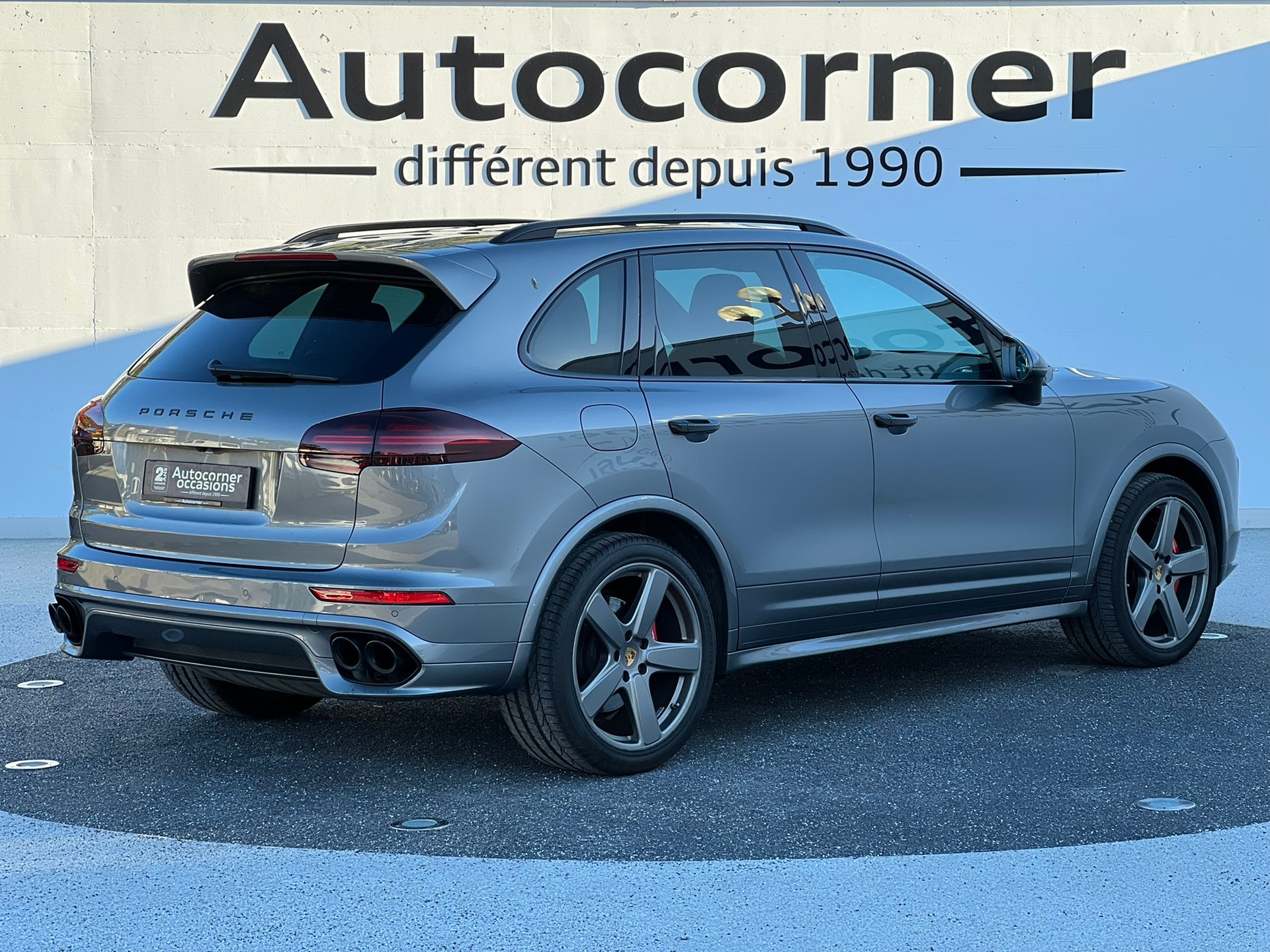 PORSCHE Cayenne GTS-showroom-element-1