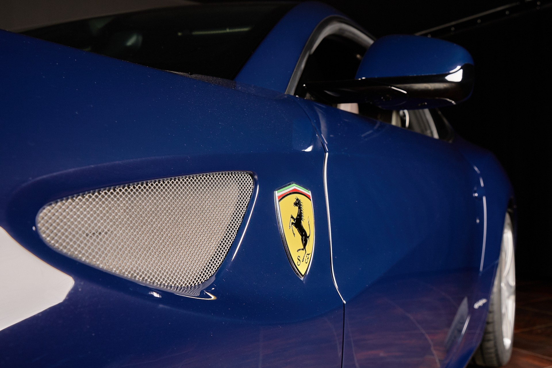 FERRARI FF-showroom-element-3