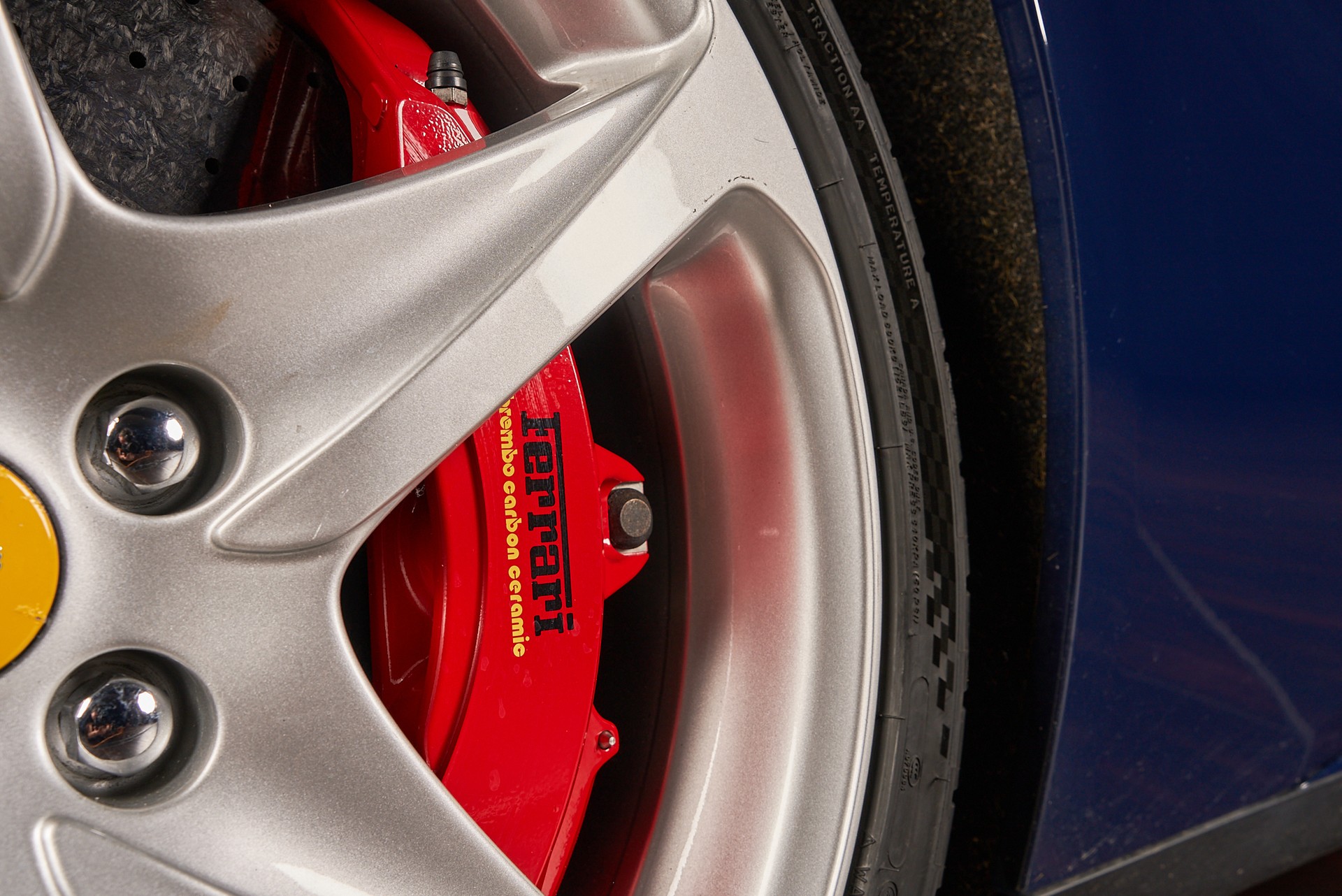 FERRARI FF-showroom-element-2