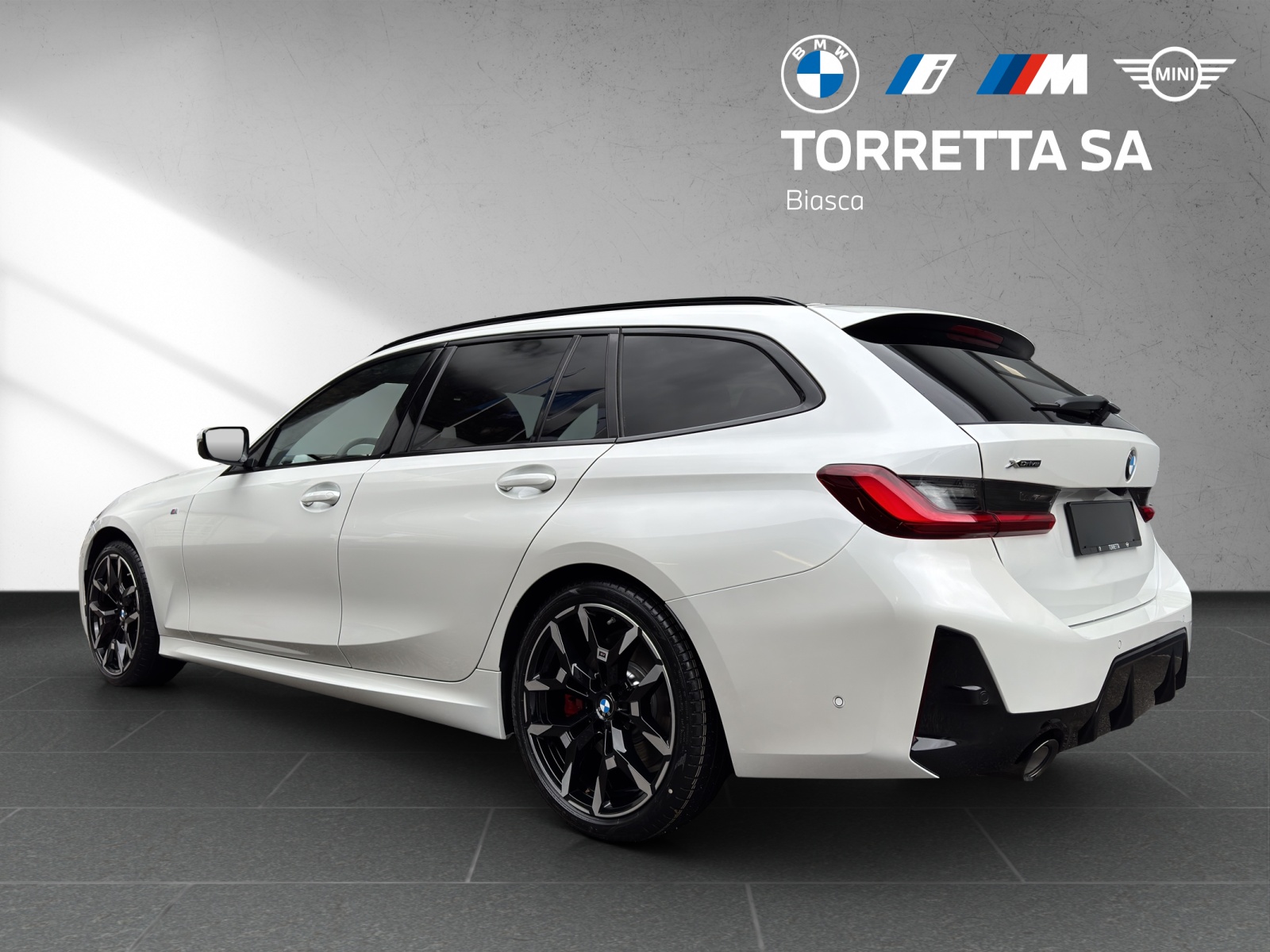 BMW 330i Touring xDrive Steptronic M Sport Pro-showroom-element-2
