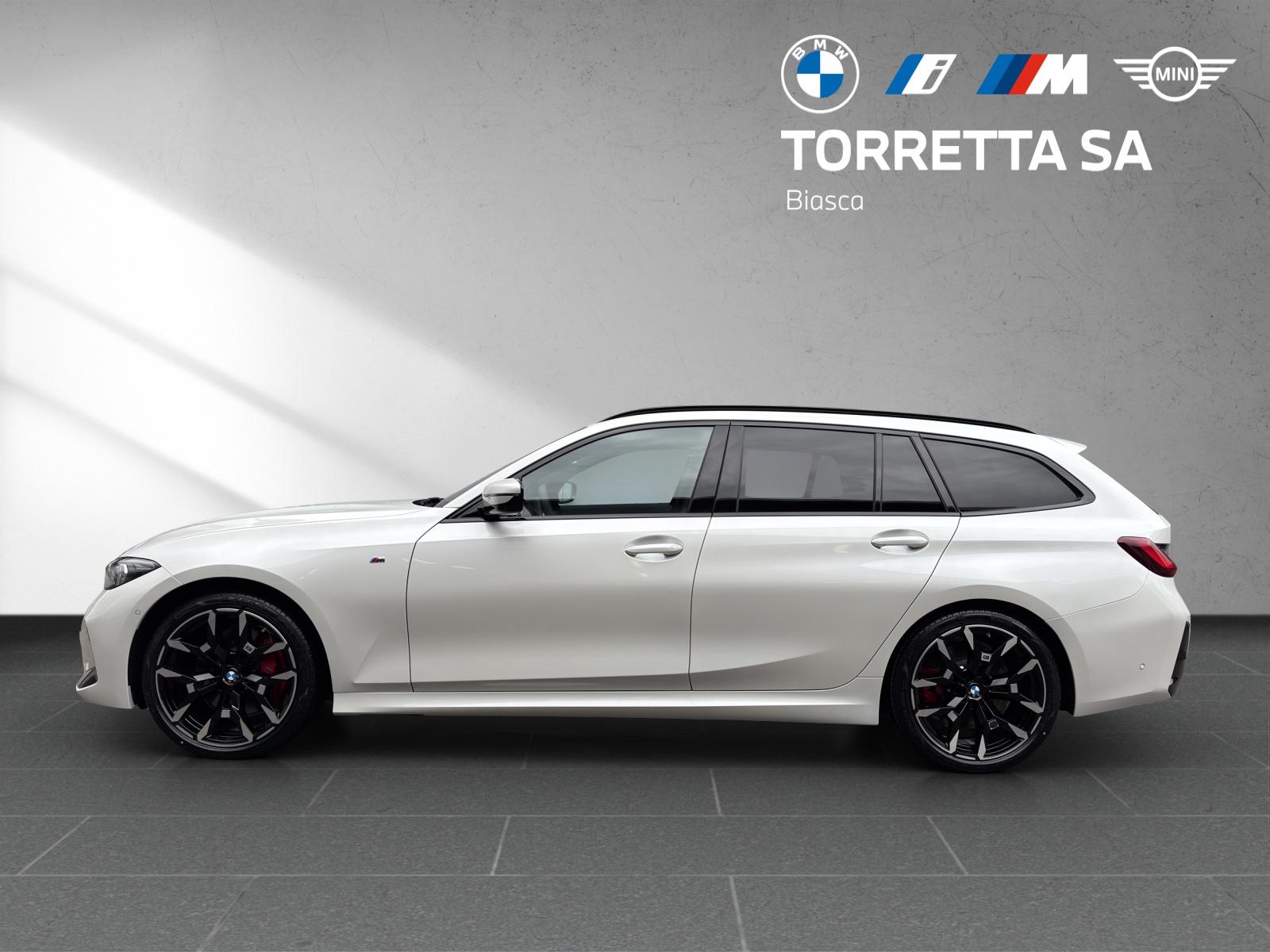 BMW 330i Touring xDrive Steptronic M Sport Pro-showroom-element-1