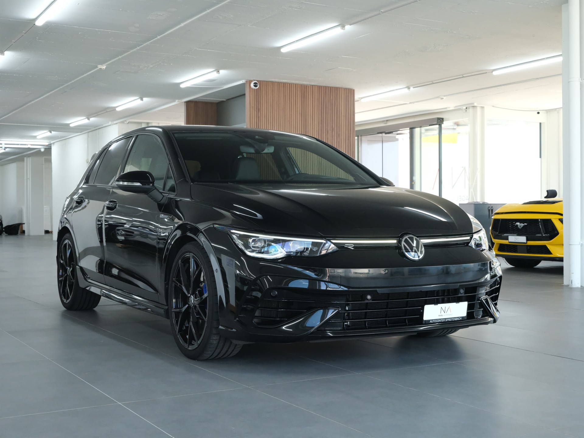 VW Golf 2.0 TSI R DSG 4Motion R Performance-showroom-element-1