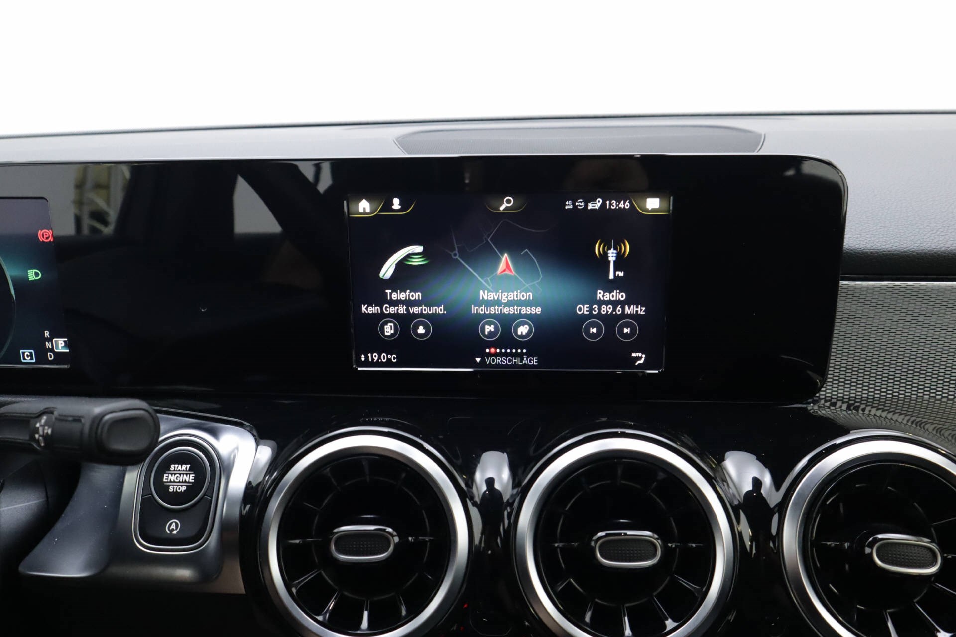 MERCEDES-BENZ GLB 200 Style-image-10