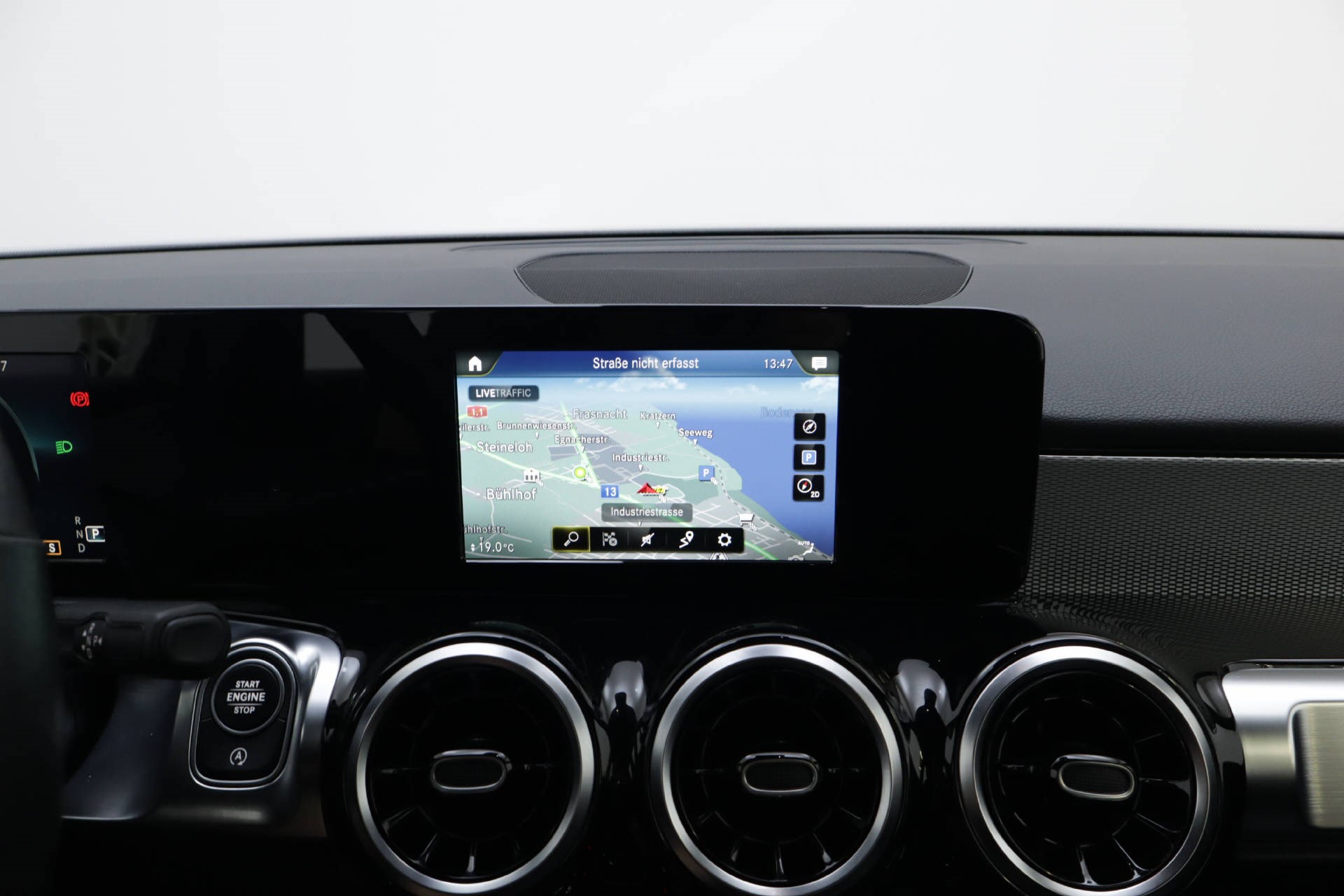 MERCEDES-BENZ GLB 200 Style-image-11