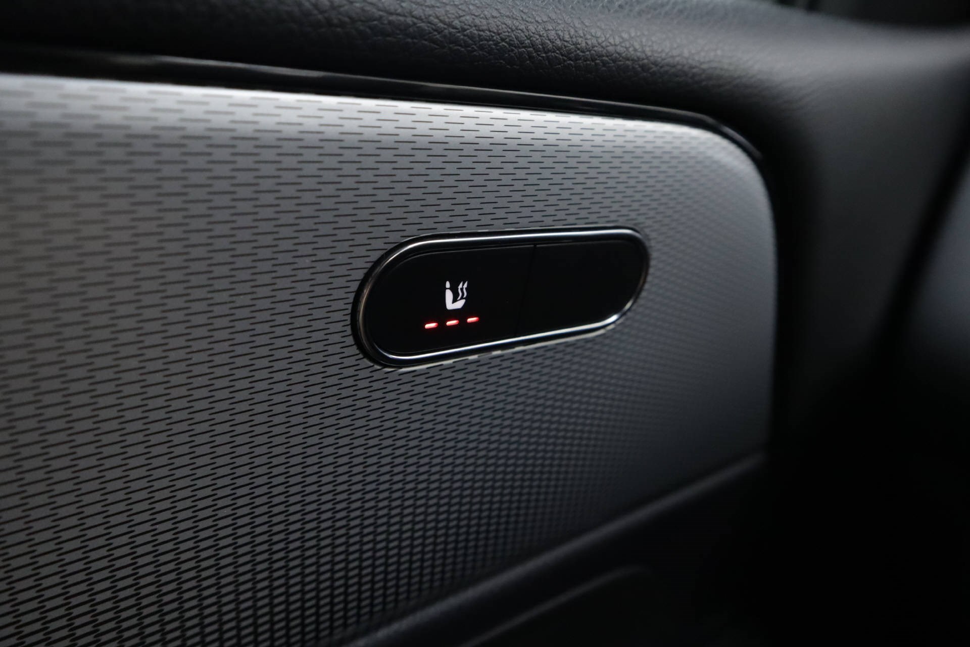 MERCEDES-BENZ GLB 200 Style-image-12